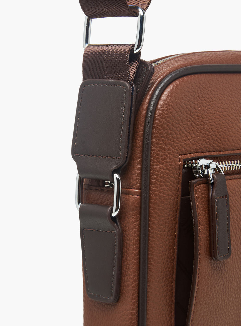 شنطة كروس بودي سادة بحزام قابل للتعديل للرجال من دوتشيني-men-bags-image-3