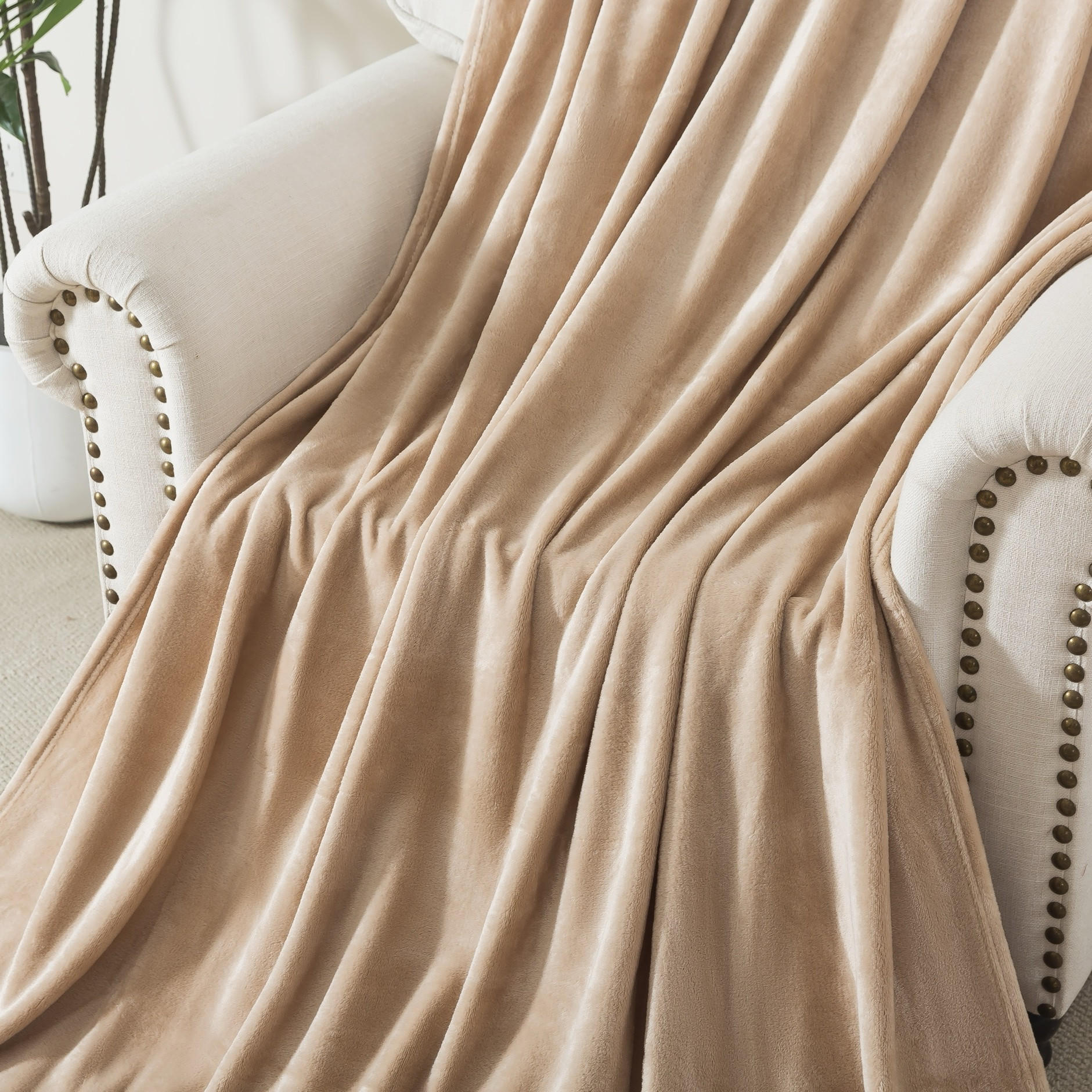Luxury Plush Flannel Blanket - 150x200 cm-household-bedding-blankets-image-2