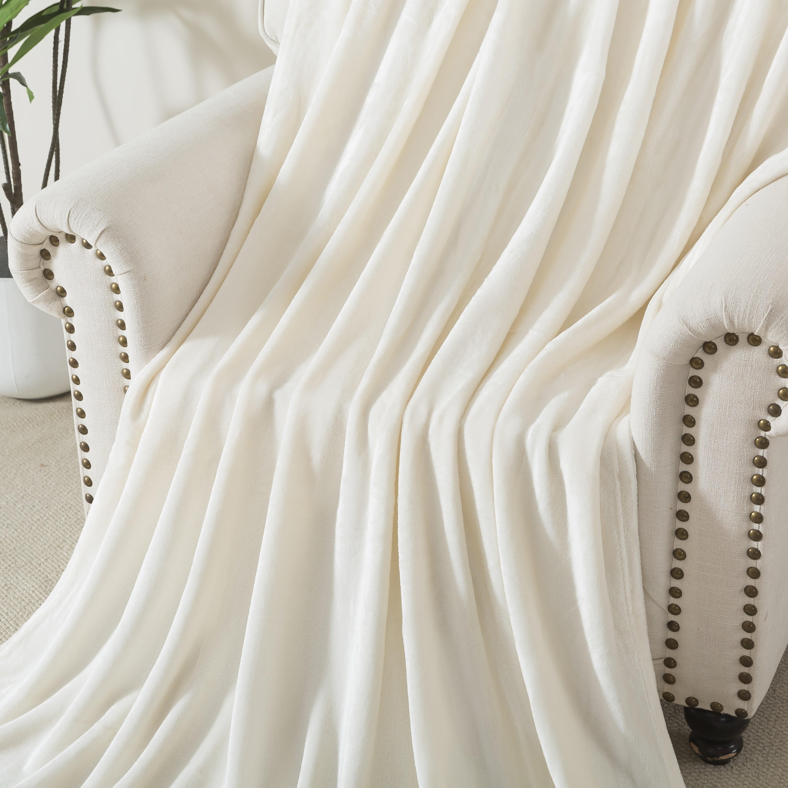 بطانية فلانيل مخملية فاخرة - 150x200 سم-household-bedding-blankets-image-2