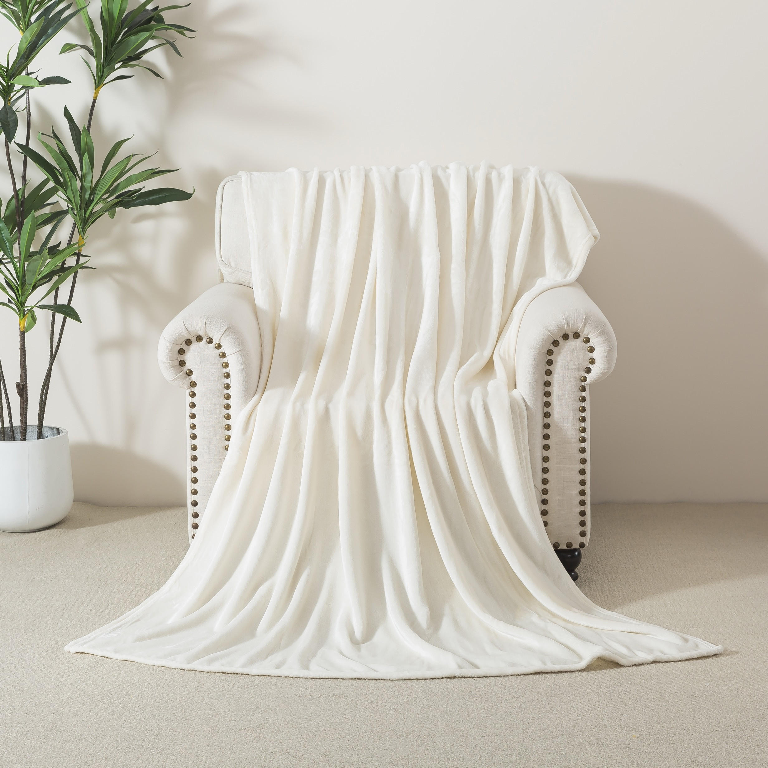 بطانية فلانيل مخملية فاخرة - 150x200 سم-household-bedding-blankets-image-3