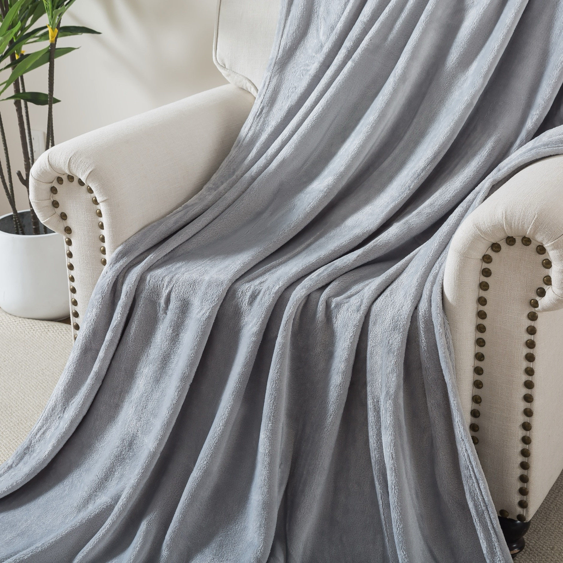 بطانية فلانيل مخملية فاخرة - 150x200 سم-household-bedding-blankets-image-4