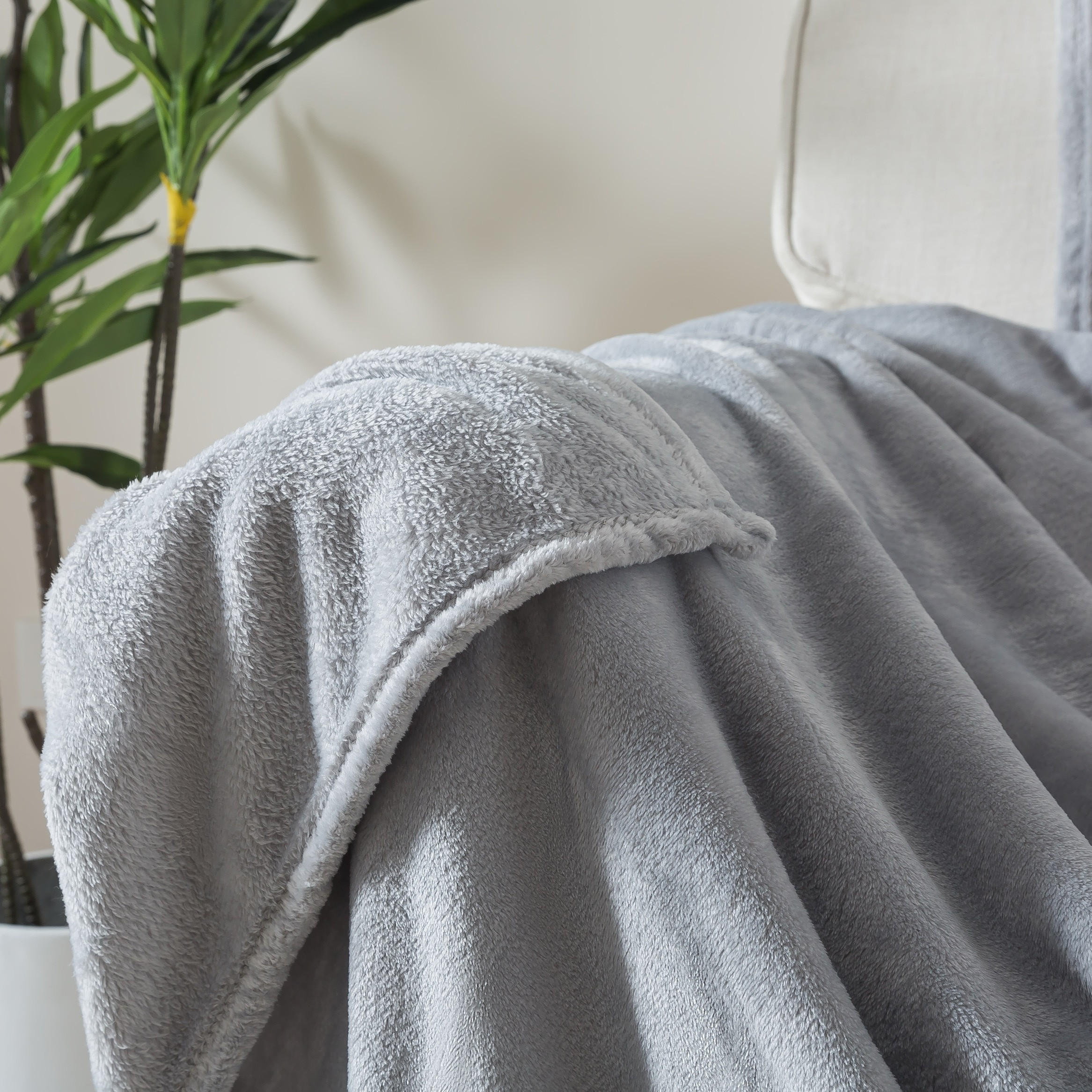 Luxury Plush Flannel Blanket - 150x200 cm-household-bedding-blankets-image-5
