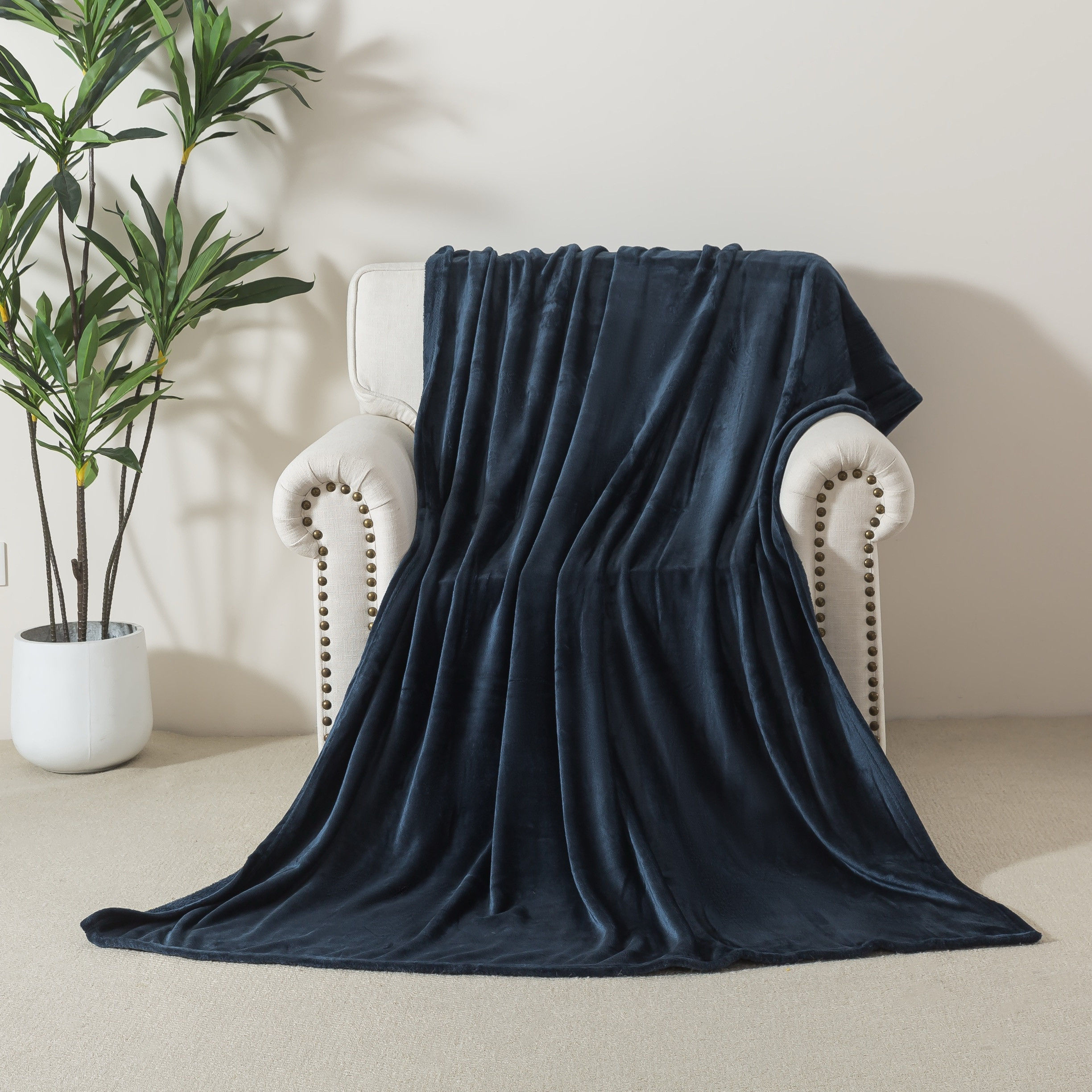 Luxury Soft Plush Flannel Blanket - 150x200 cms-household-bedding-blankets-image-1