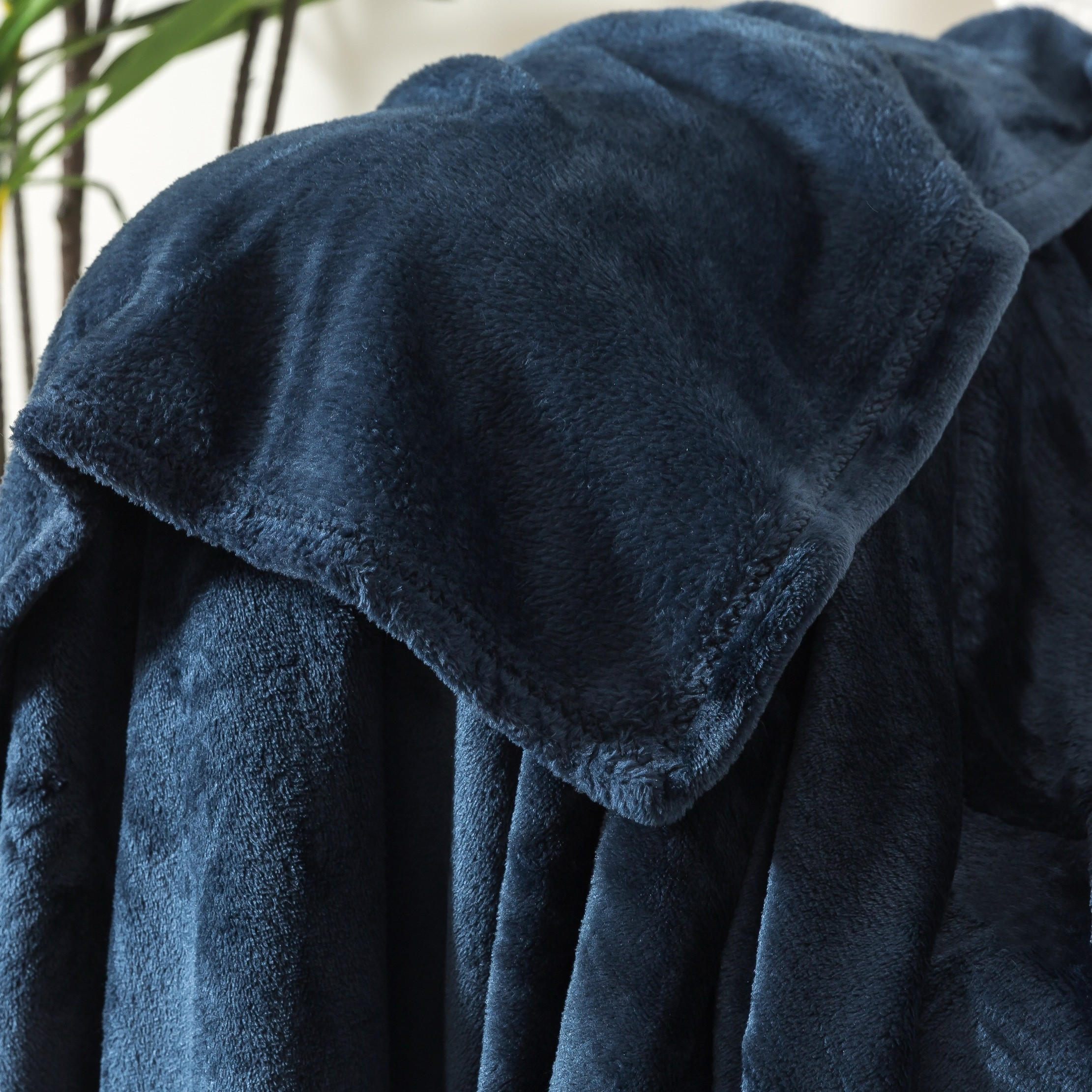 Luxury Soft Plush Flannel Blanket - 150x200 cms-household-bedding-blankets-image-3