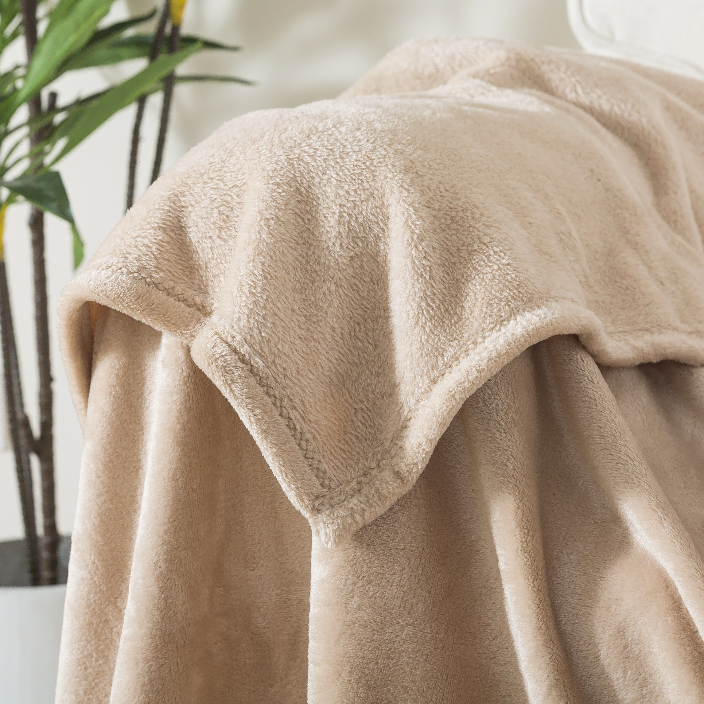 بطانية فلانيل مخملية ناعمة 240 جرام لكل متر مربع من لكجري - 200 × 200 سم-household-bedding-blankets-image-5
