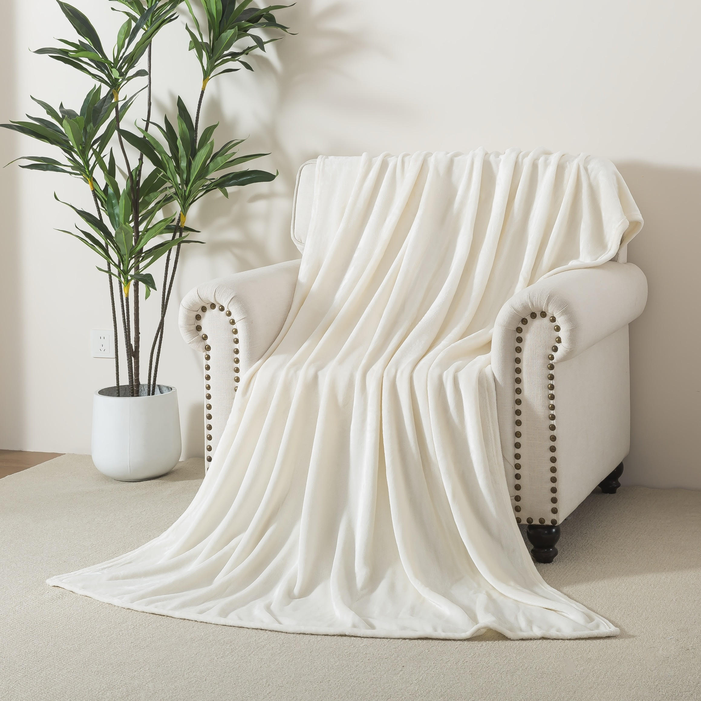 Luxury Soft Plush Flannel Blanket - 200x200 cm-household-bedding-blankets-image-2