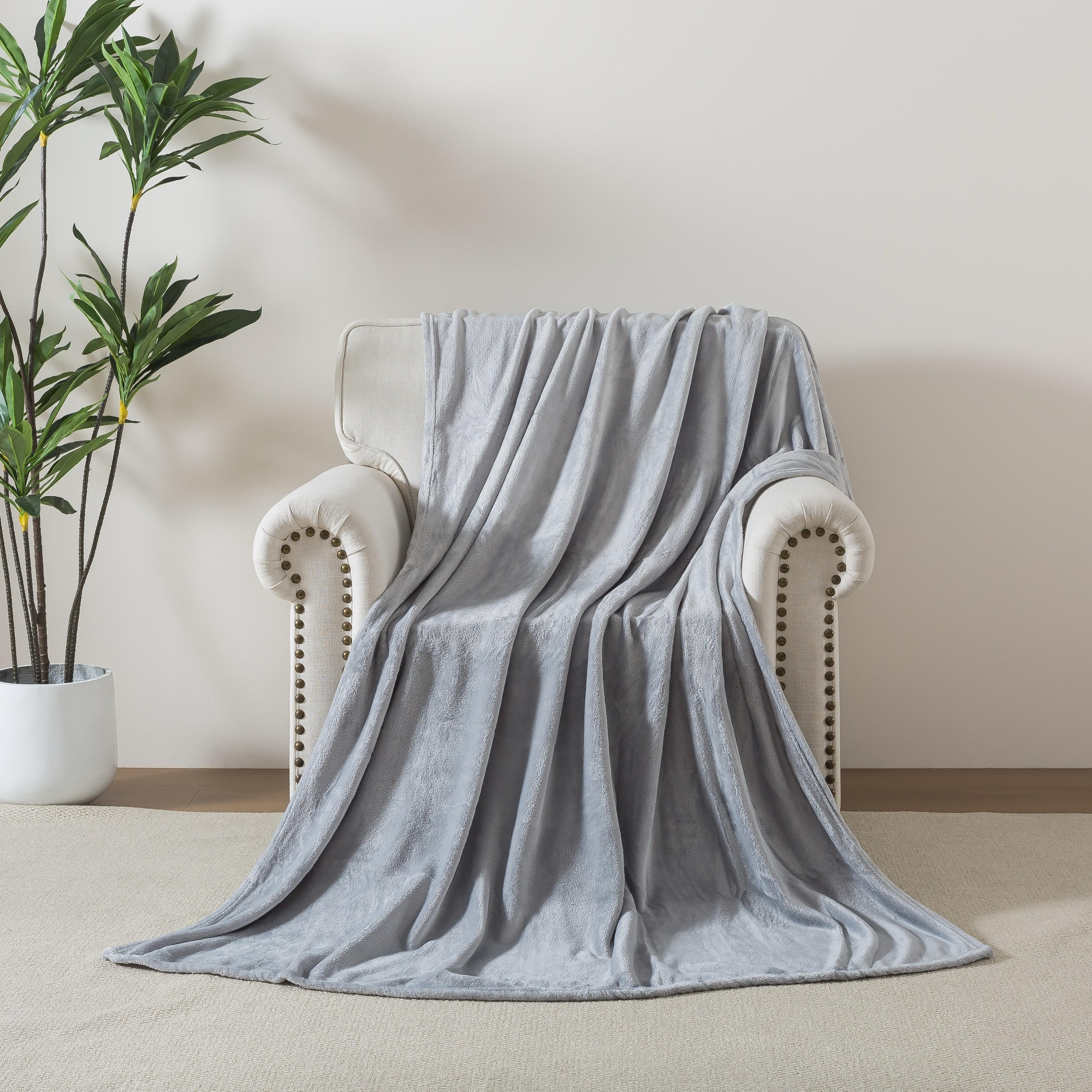 بطانية فلانيل مخملية ناعمة 240 جرام لكل متر مربع من لكجري - 200 × 200 سم-household-bedding-blankets-image-1