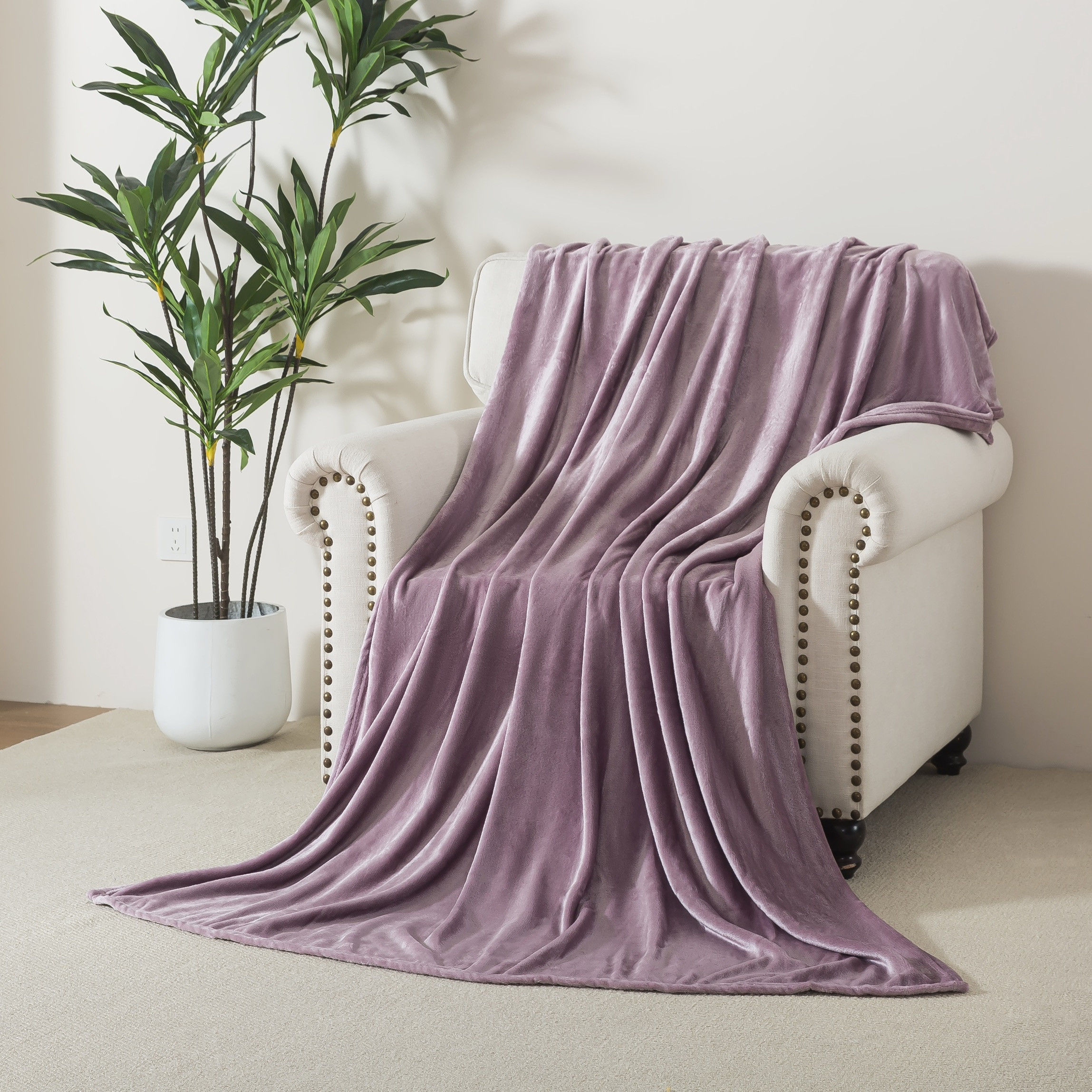 بطانية فلانيل مخملية ناعمة وفاخرة - 200x200 سم-household-bedding-blankets-image-2