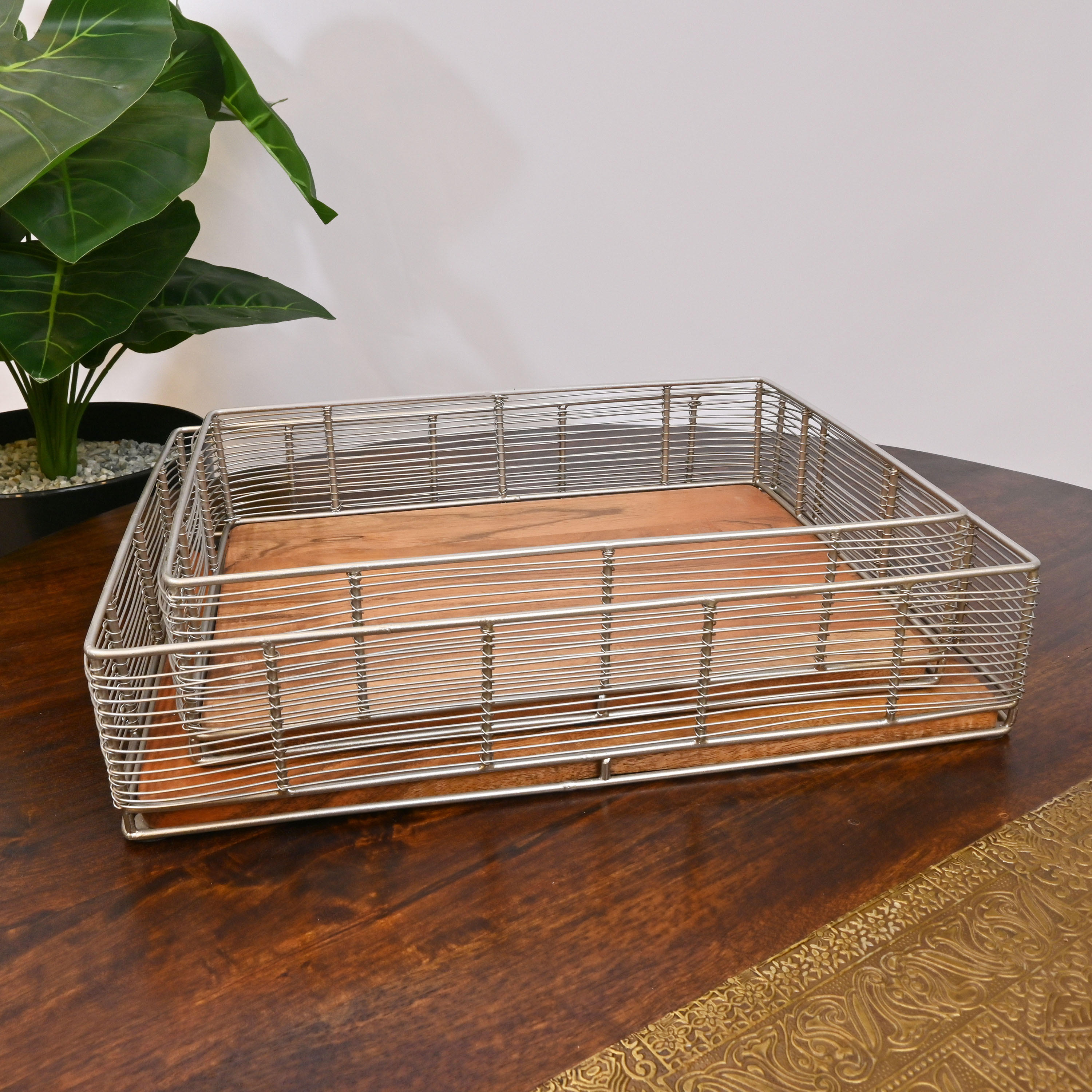 صينية ديكور بقاعدة خشبية من لايف ستايل - طقم من قطعتين-household-decor-boxesandtrays-image-1
