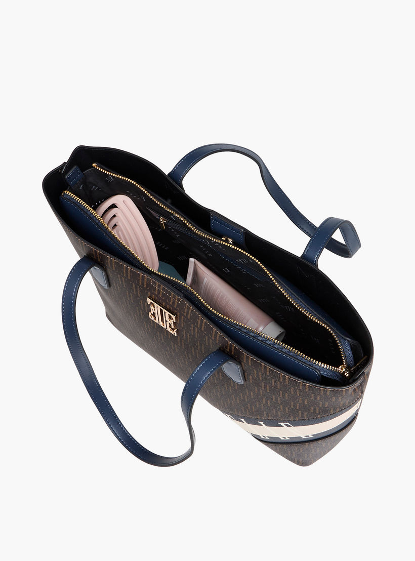 شنطة توتي بسحاب إغلاق وطبعات مونوجرام من إيل-women-bagsandwallets-handbags-image-7