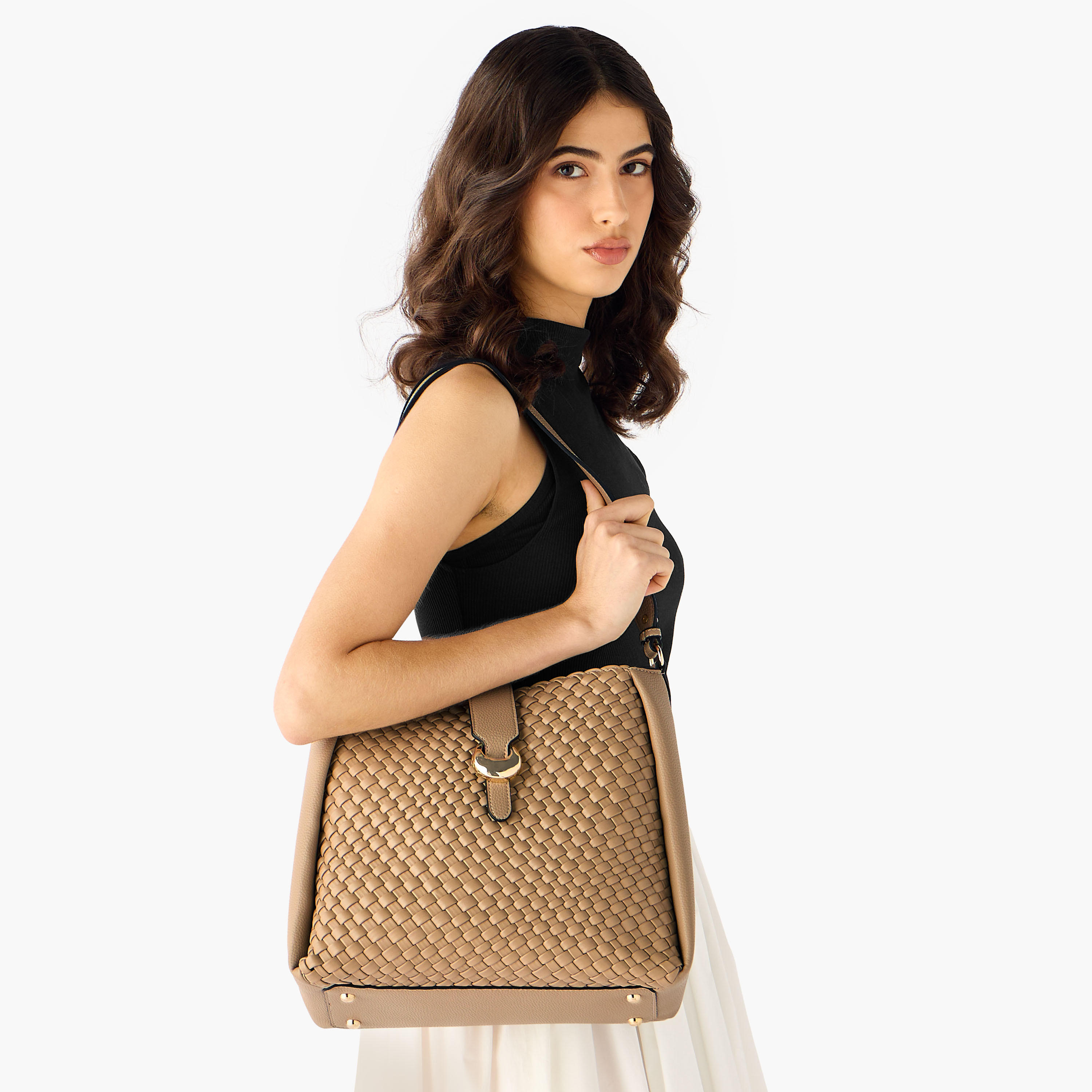 شنطة كتف منسوجة بارزة الملمس بتفاصيل إبزيم للإغلاق من لويلا جري-women-bagsandwallets-handbags-image-2