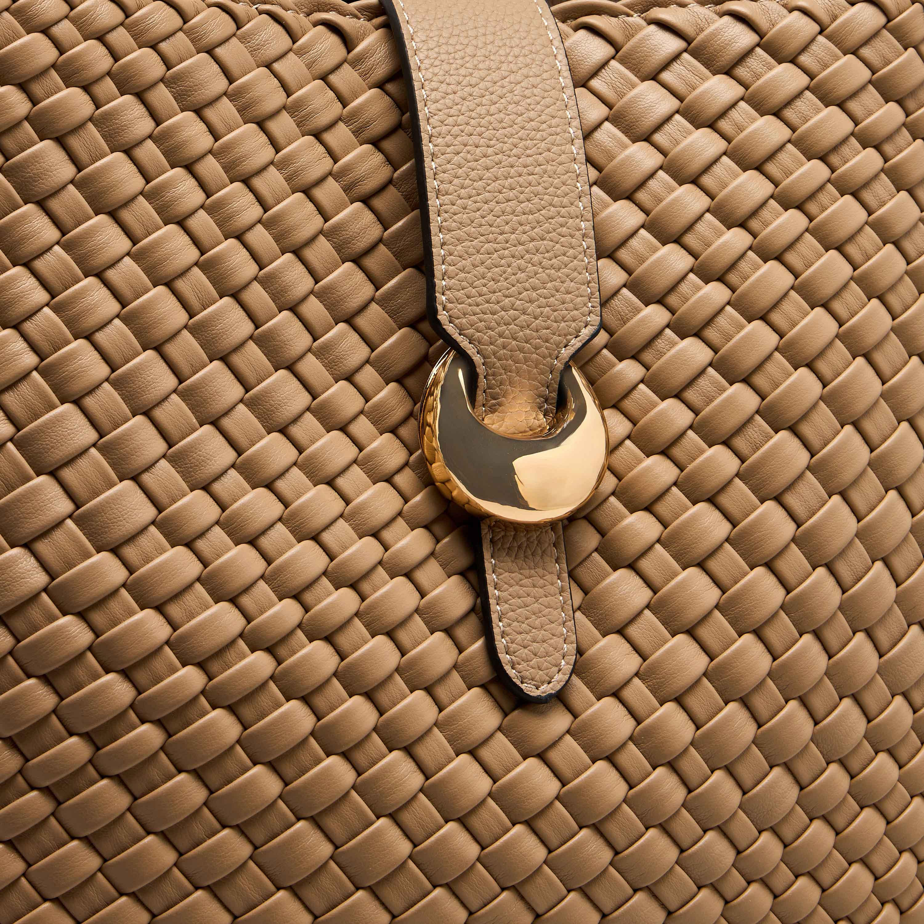 شنطة كتف منسوجة بارزة الملمس بتفاصيل إبزيم للإغلاق من لويلا جري-women-bagsandwallets-handbags-image-5