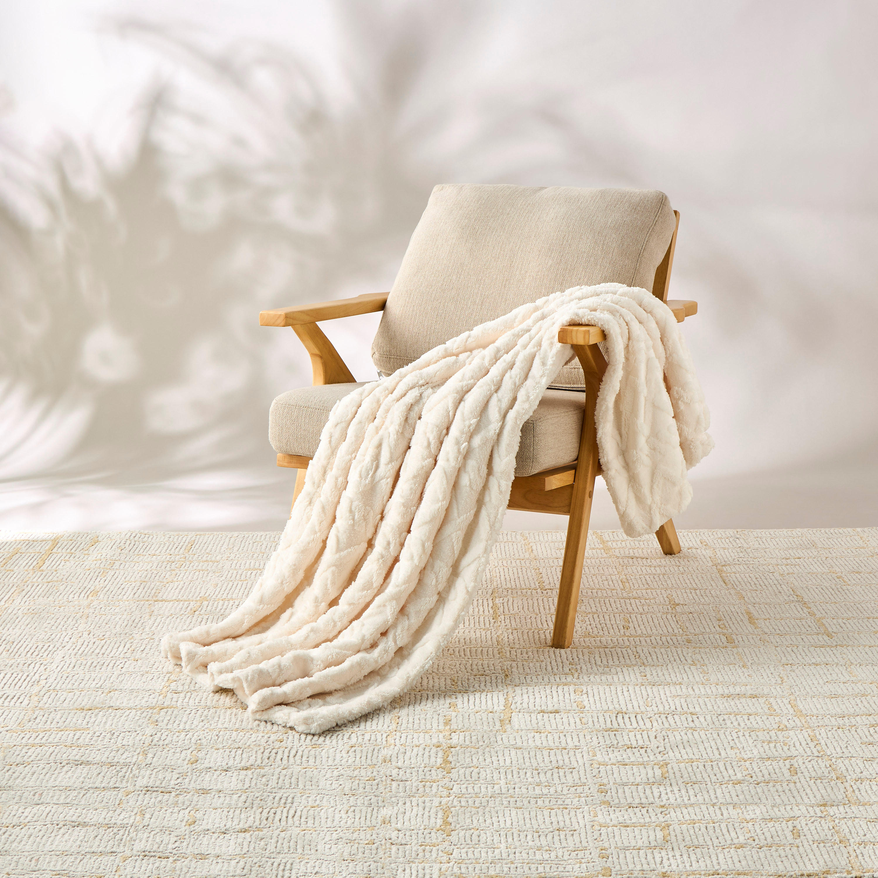 بطانية جاكار فرو صناعي بارزة الملمس - 127x152 سم-household-cushionsandthrows-throwsandblankets-throws-image-2