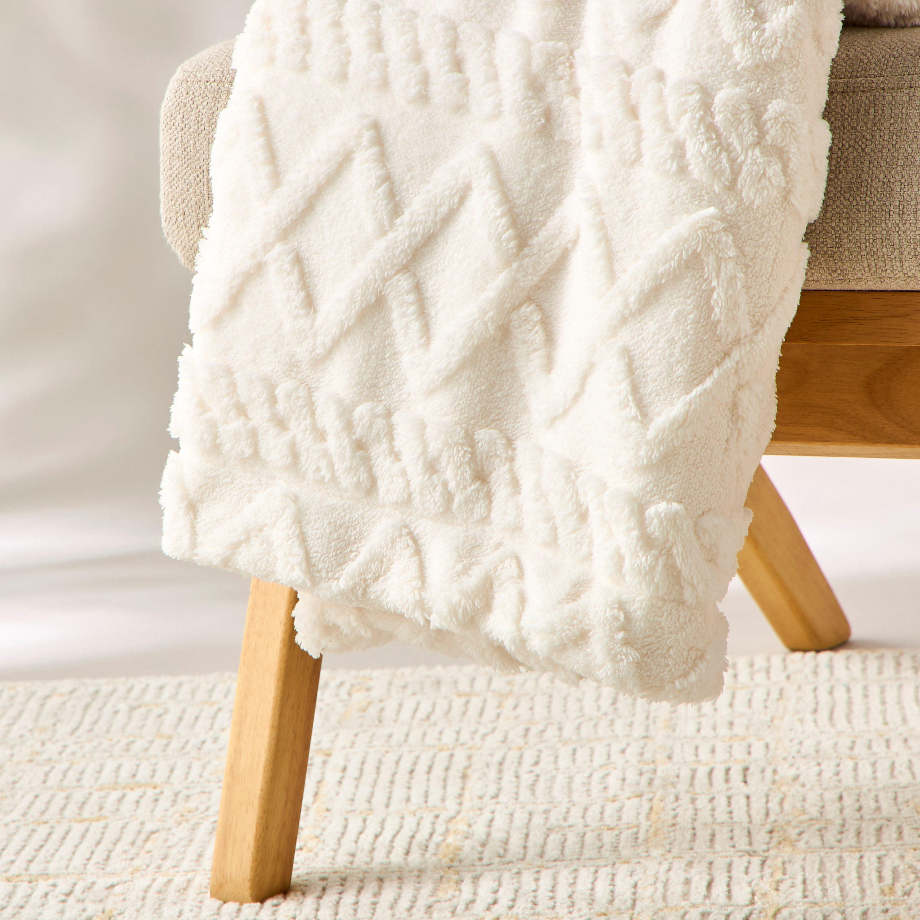 بطانية جاكار فرو صناعي بارزة الملمس - 127x152 سم-household-cushionsandthrows-throwsandblankets-throws-image-4