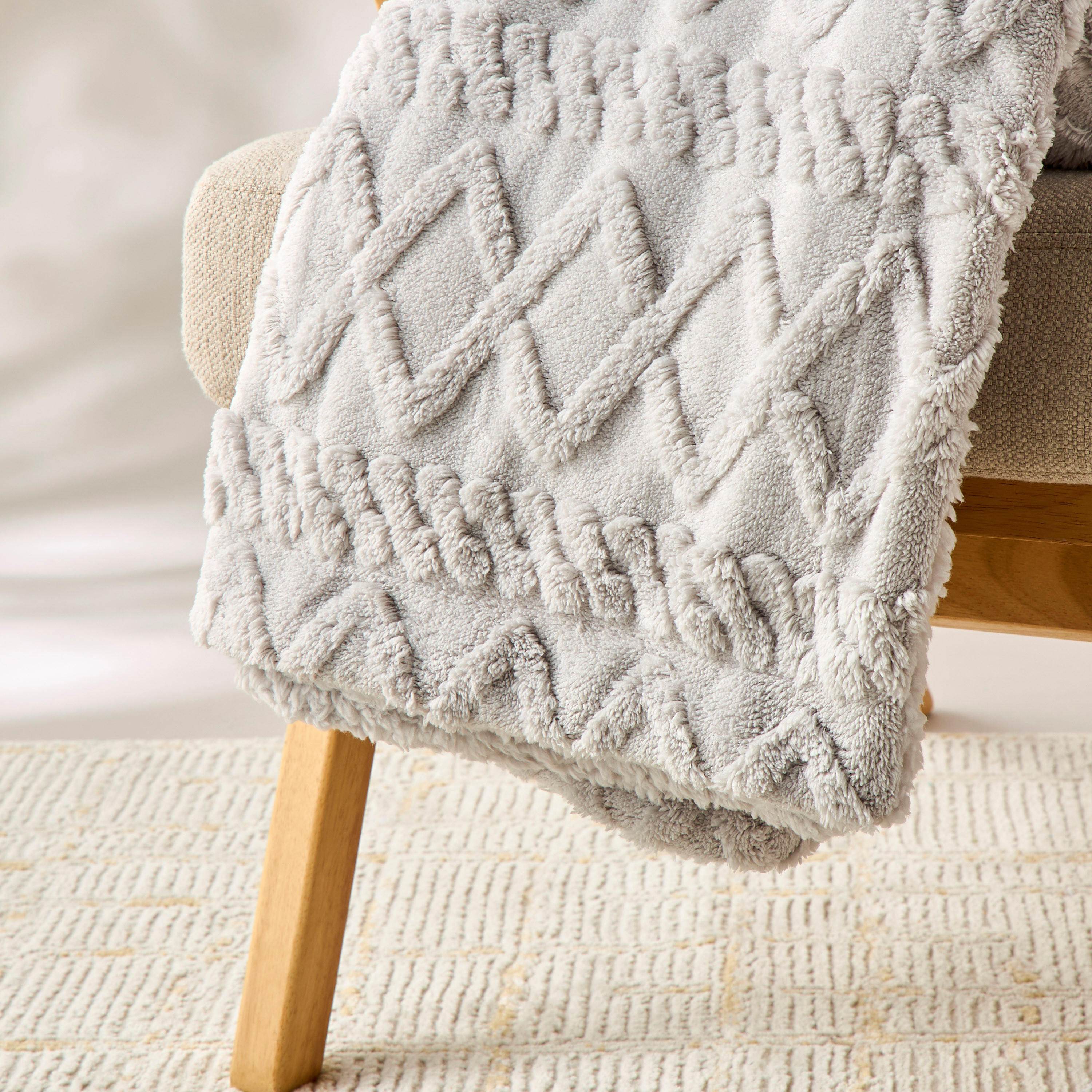 Textured Jacquard Faux Fur Throw - 127x152 cms-household-cushionsandthrows-throwsandblankets-throws-image-4