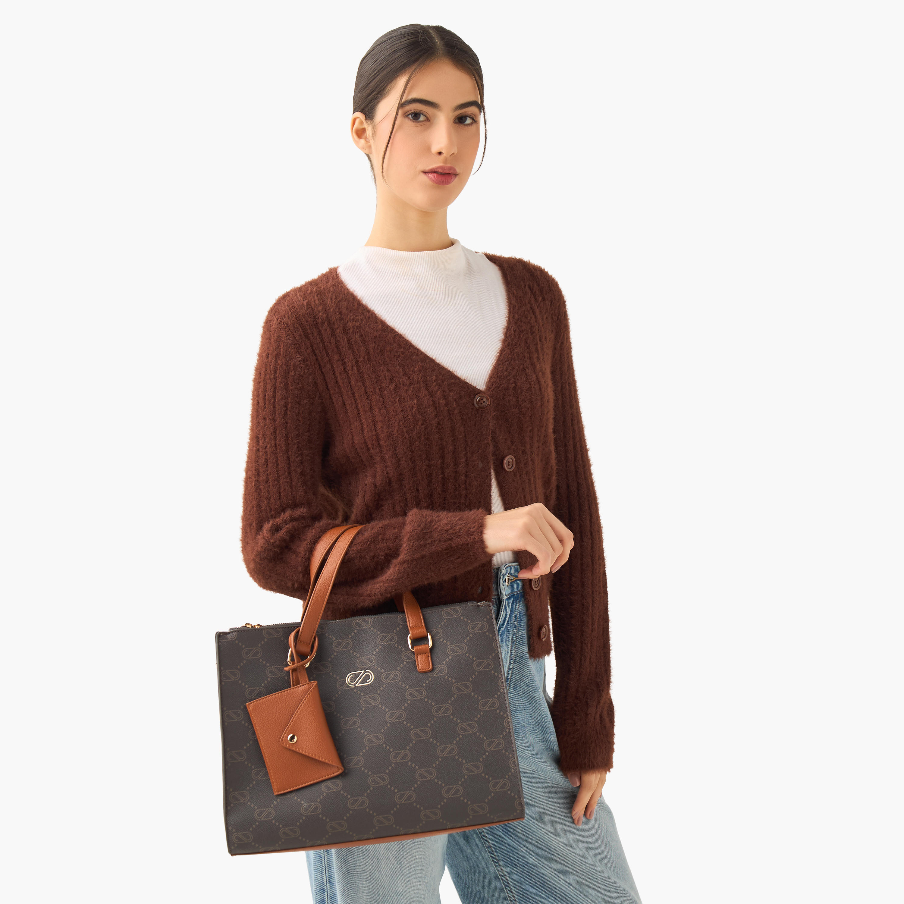 شنطة توتي بطبعات مونوجرام مع محفظة من ساشا-women-bagsandwallets-handbags-image-2