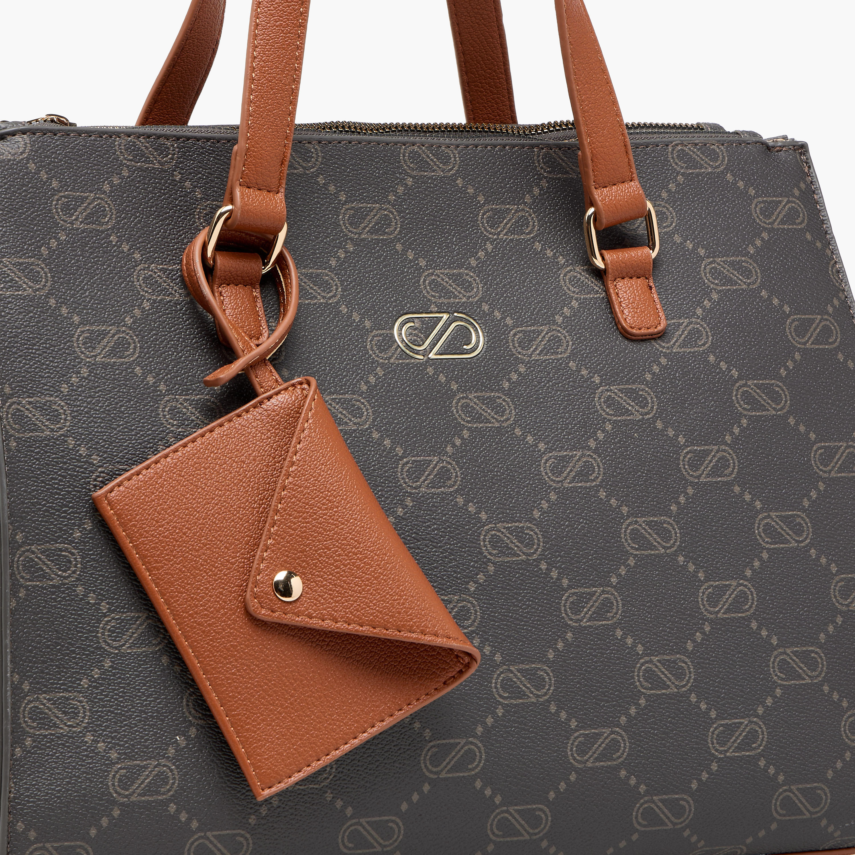 شنطة توتي بطبعات مونوجرام مع محفظة من ساشا-women-bagsandwallets-handbags-image-5