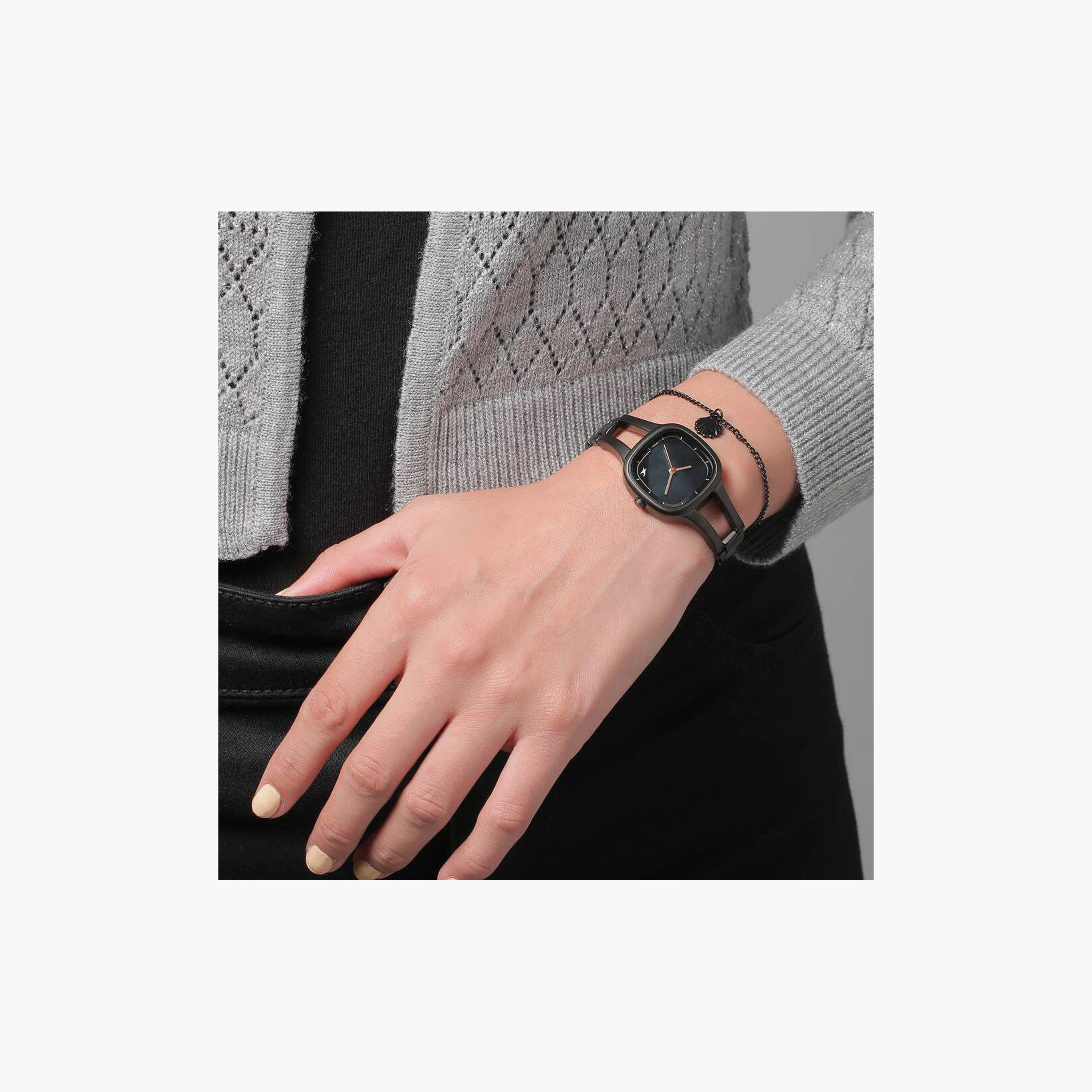 Fastrack Women's 28 MM Black Analog Stainless Steel Watch with Bracelet | 6147NM04-women-watchesandjewellery-watches-image-6