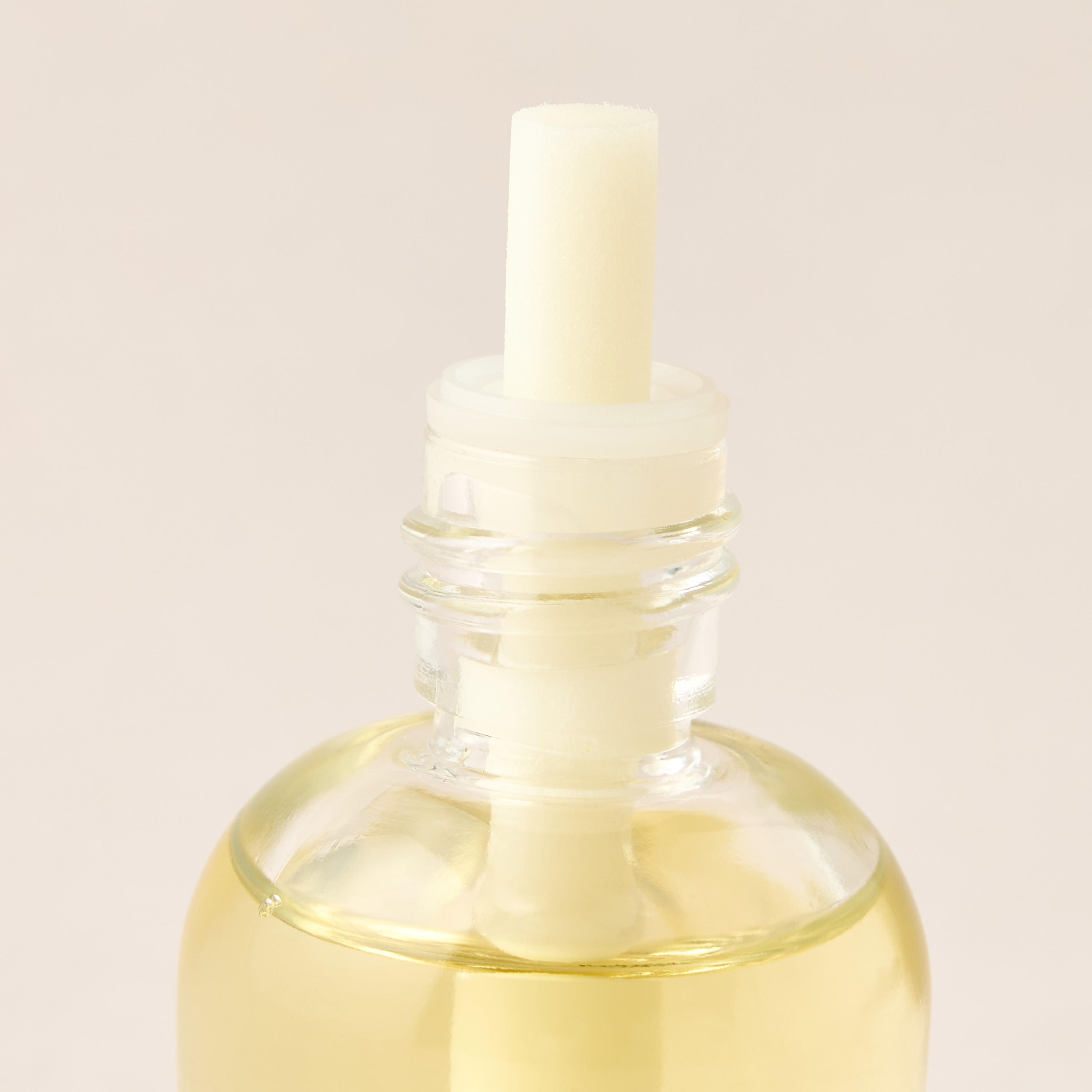 Mahogany Oakwood Home Fragrance Plug-In Refill - 26 ml-household-homefragrance-fragranceoilsandessence-image-3