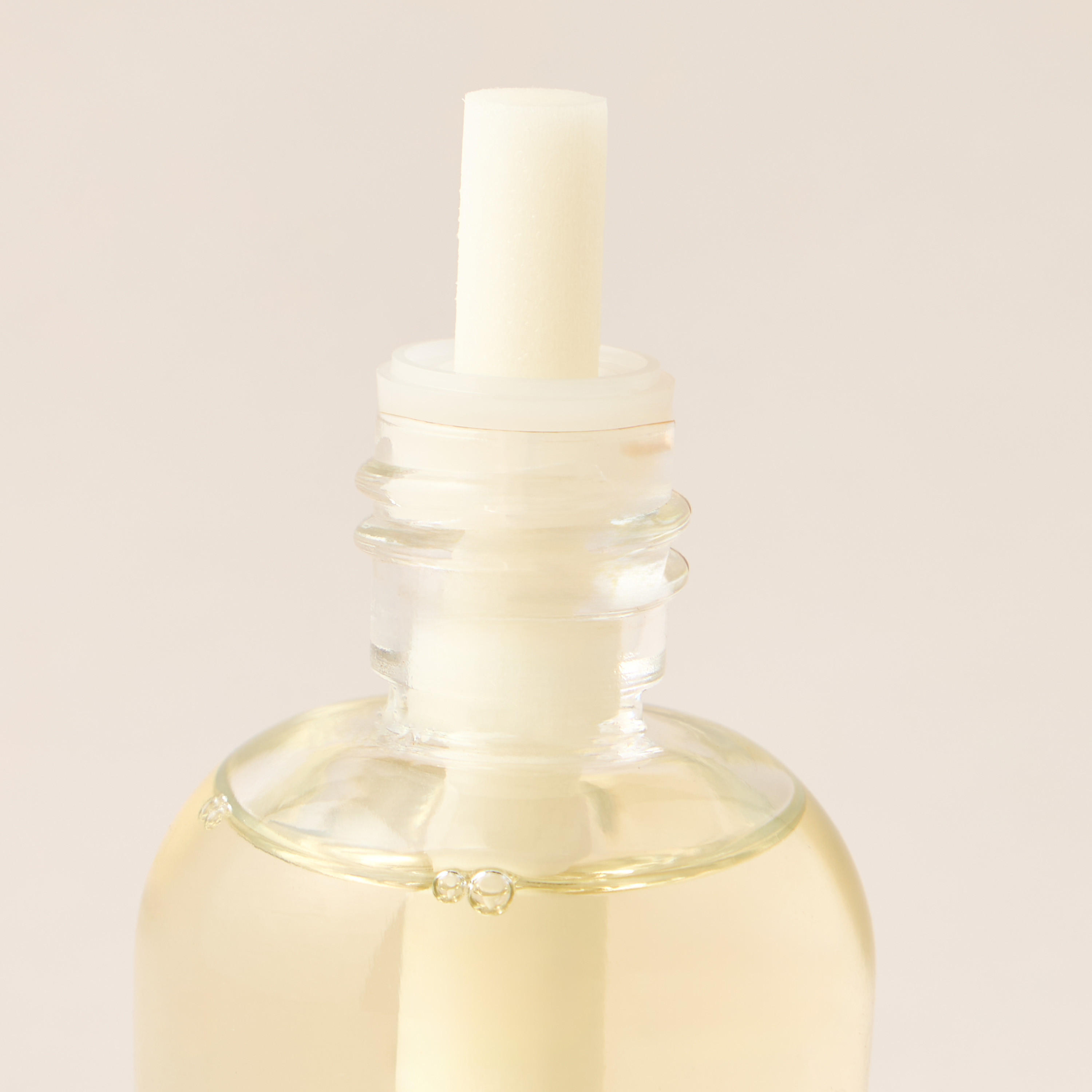 Mahogany Oakwood Home Fragrance Plug-In Refill - 26 ml-household-homefragrance-fragranceoilsandessence-image-3