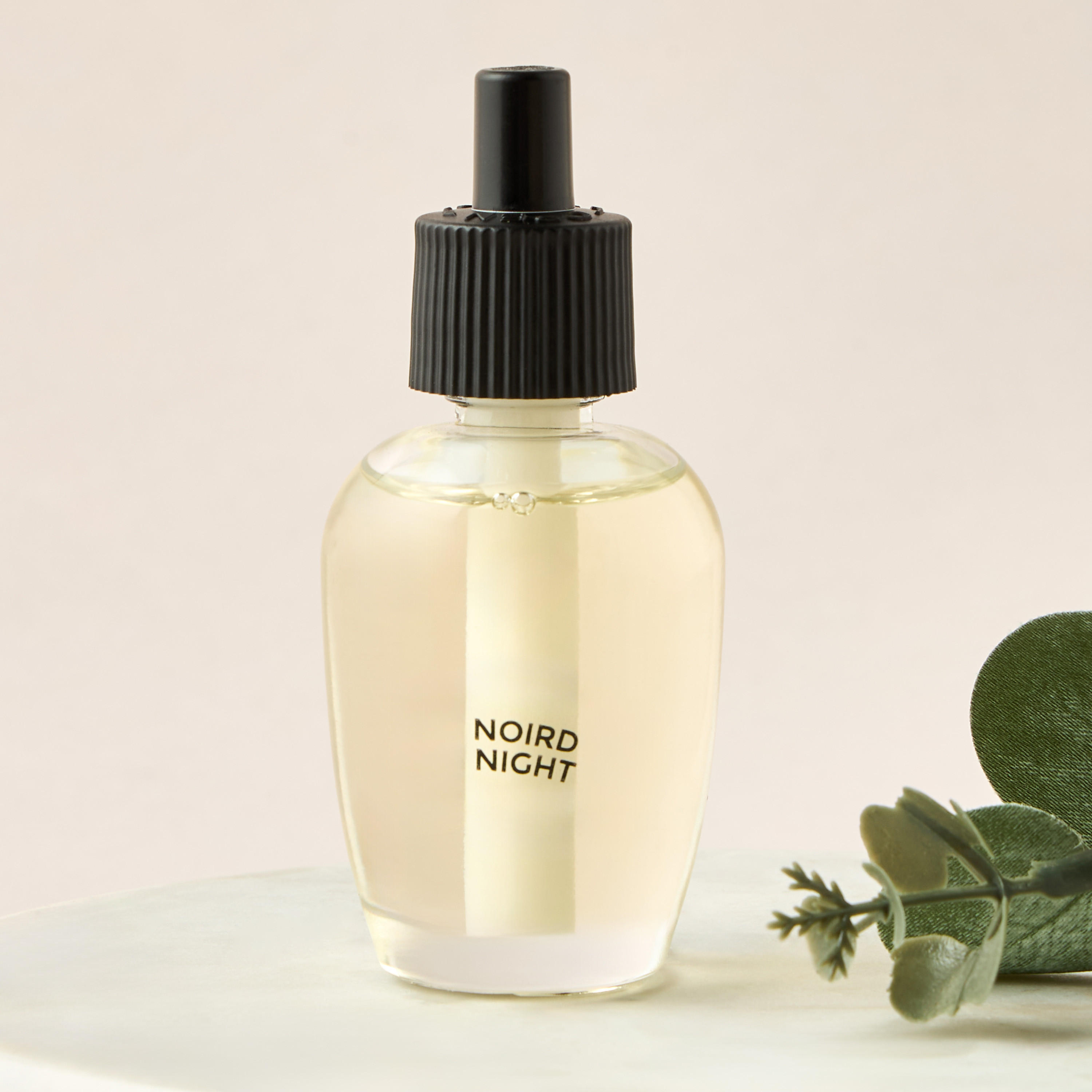Mahogany Oakwood Home Fragrance Plug-In Refill - 26 ml-household-homefragrance-fragranceoilsandessence-image-4