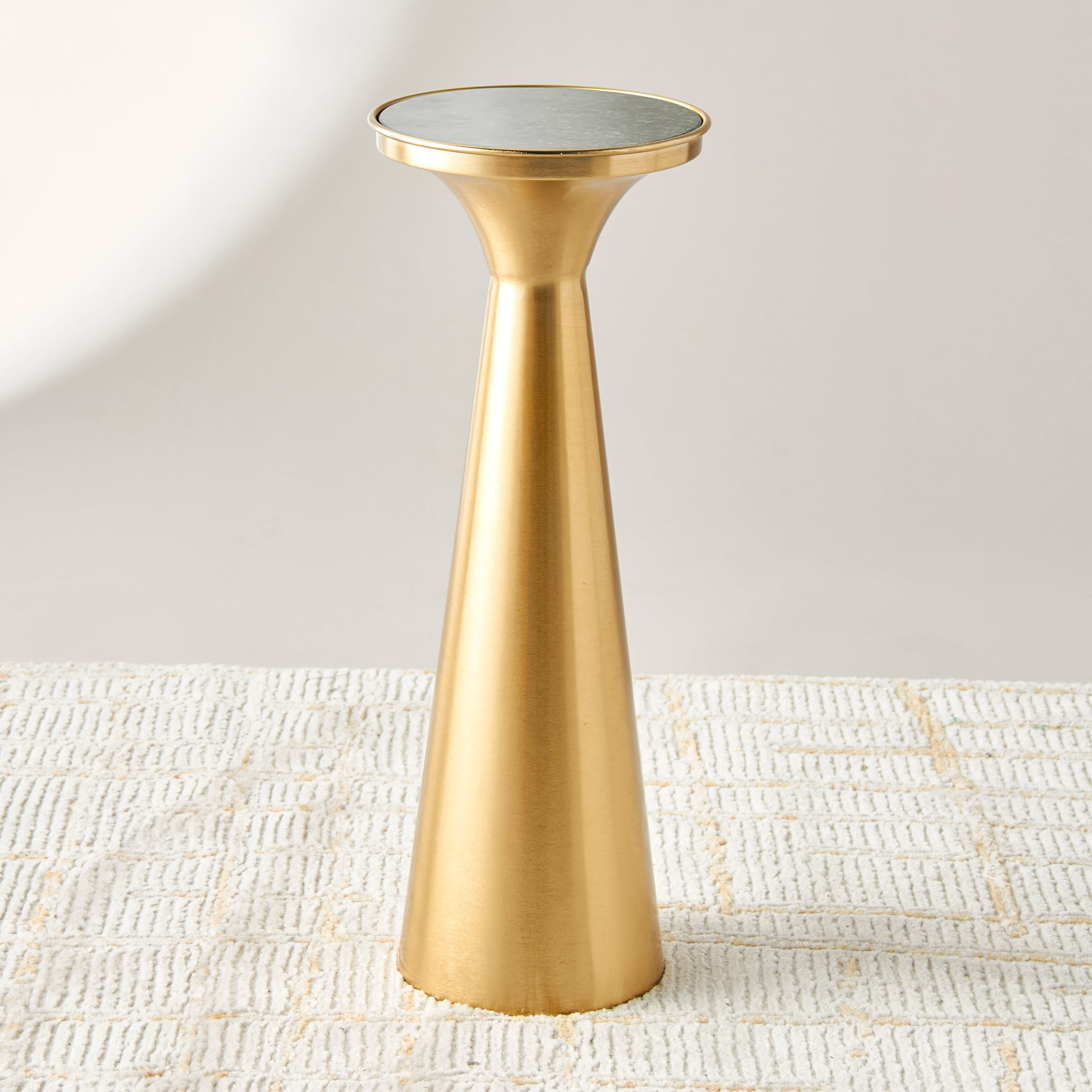 طاولة جانبية بسطح رخام-furniture-livingroom-sideandendtables-image-1