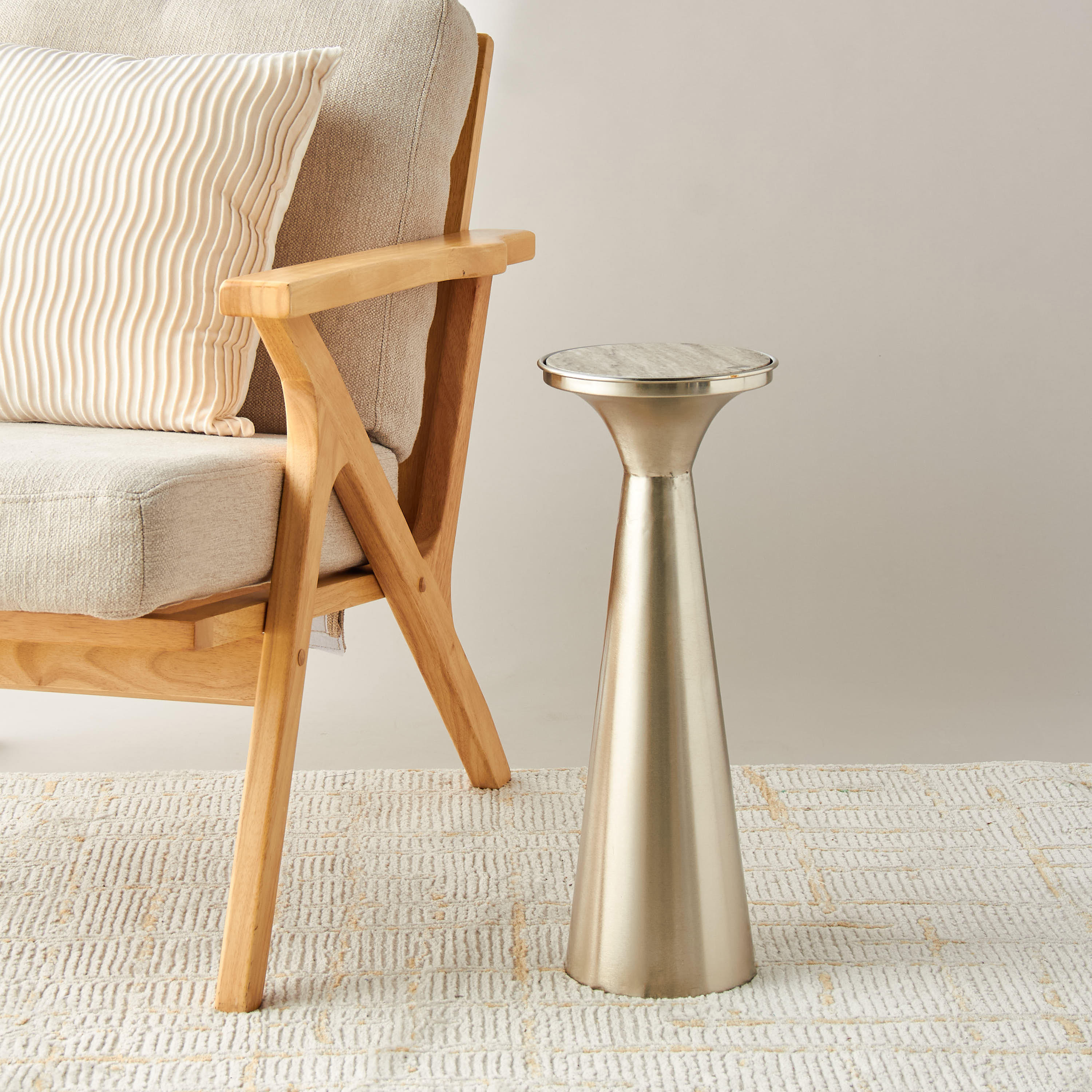 طاولة زينة بقاعدة بيدستال وسطح رخام - 20x54 سم-furniture-livingroom-sideandendtables-image-3