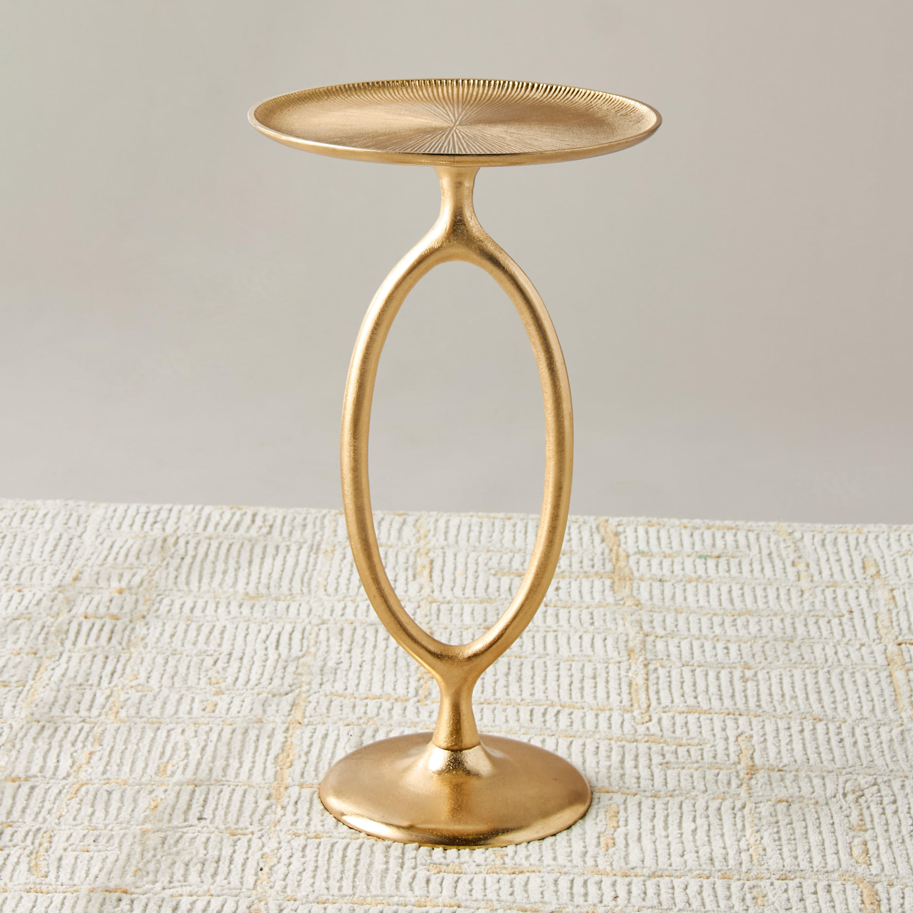 طاولة زينة بيضاوية بسطح معدني ومضلّع - 30x55 سم-furniture-livingroom-sideandendtables-image-1