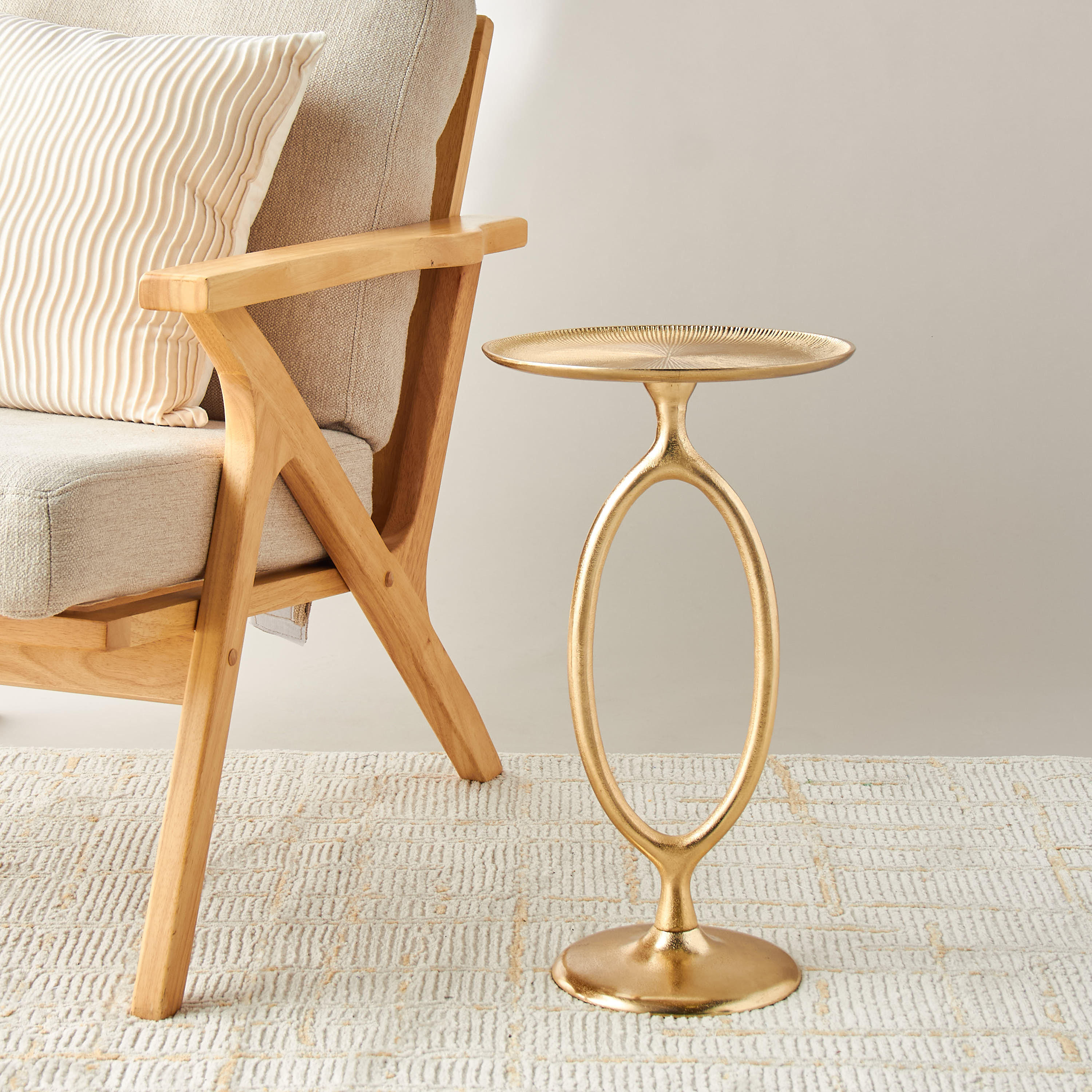 طاولة زينة بيضاوية بسطح معدني ومضلّع - 30x55 سم-furniture-livingroom-sideandendtables-image-3