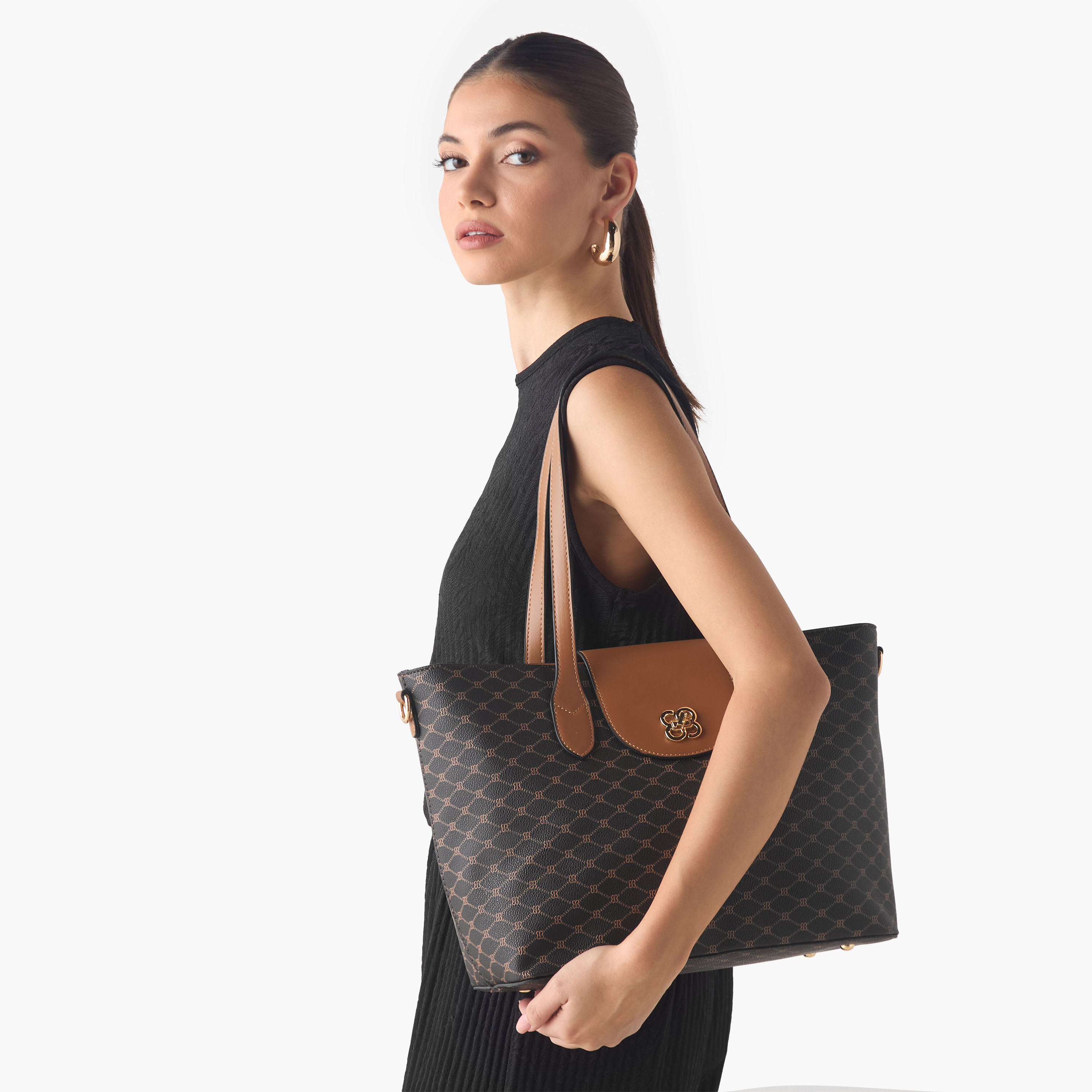 شنطة توتي بطبعات ومحفظة من بيسي لندن-women-bagsandwallets-handbags-image-2