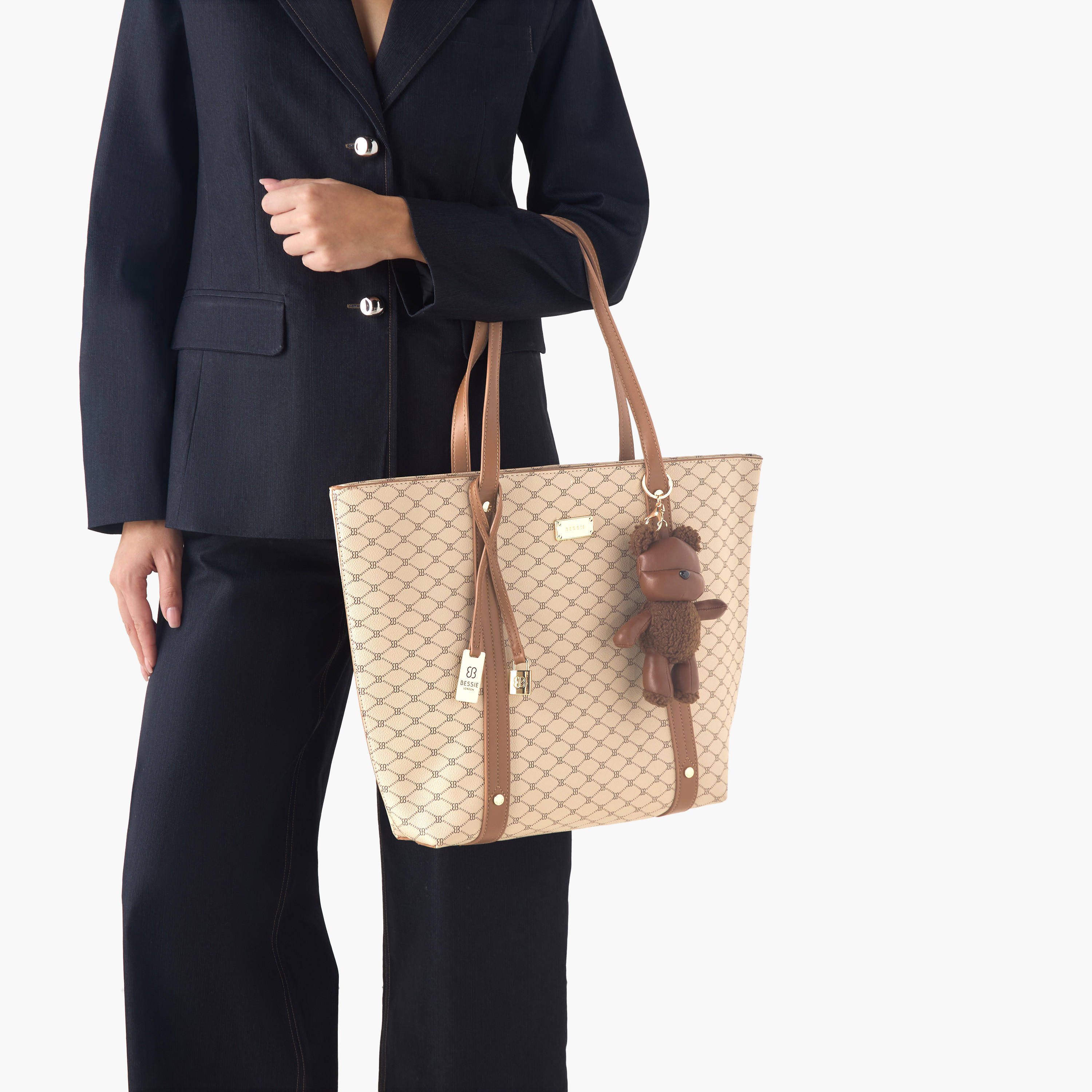 شنطة توتي بطبعات ودلاية دب من بيسي لندن-women-bagsandwallets-handbags-image-2