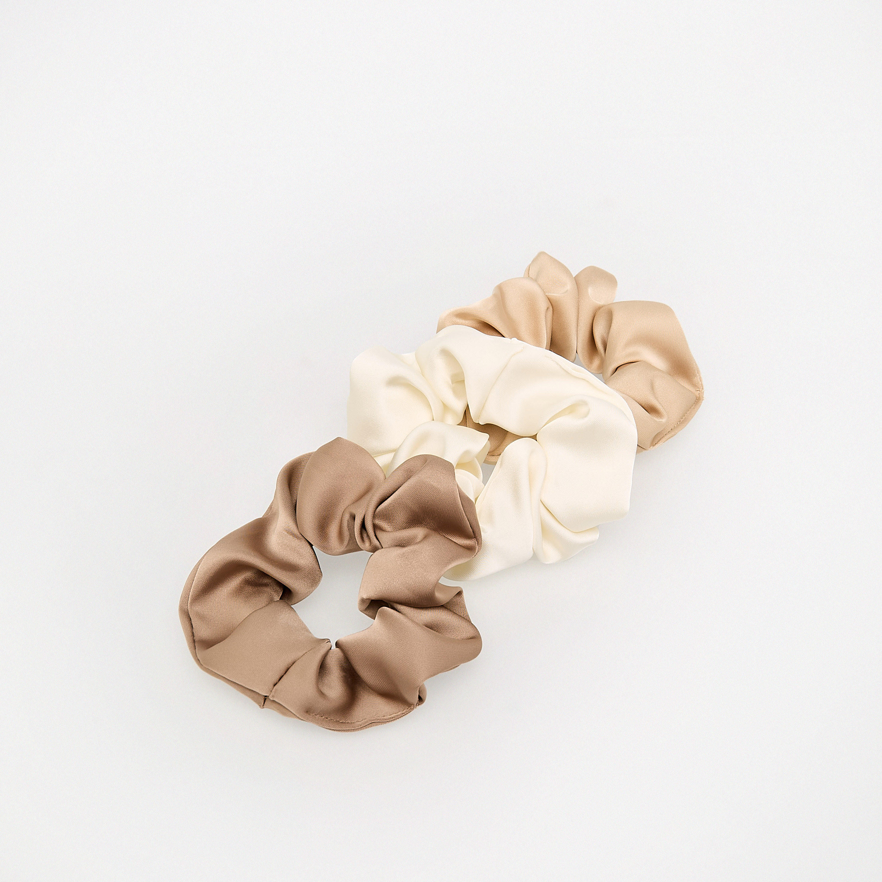 ربطات شعر سكرانشي - عبوة 3 قطع-women-hairaccessories-scrunchies-image-3