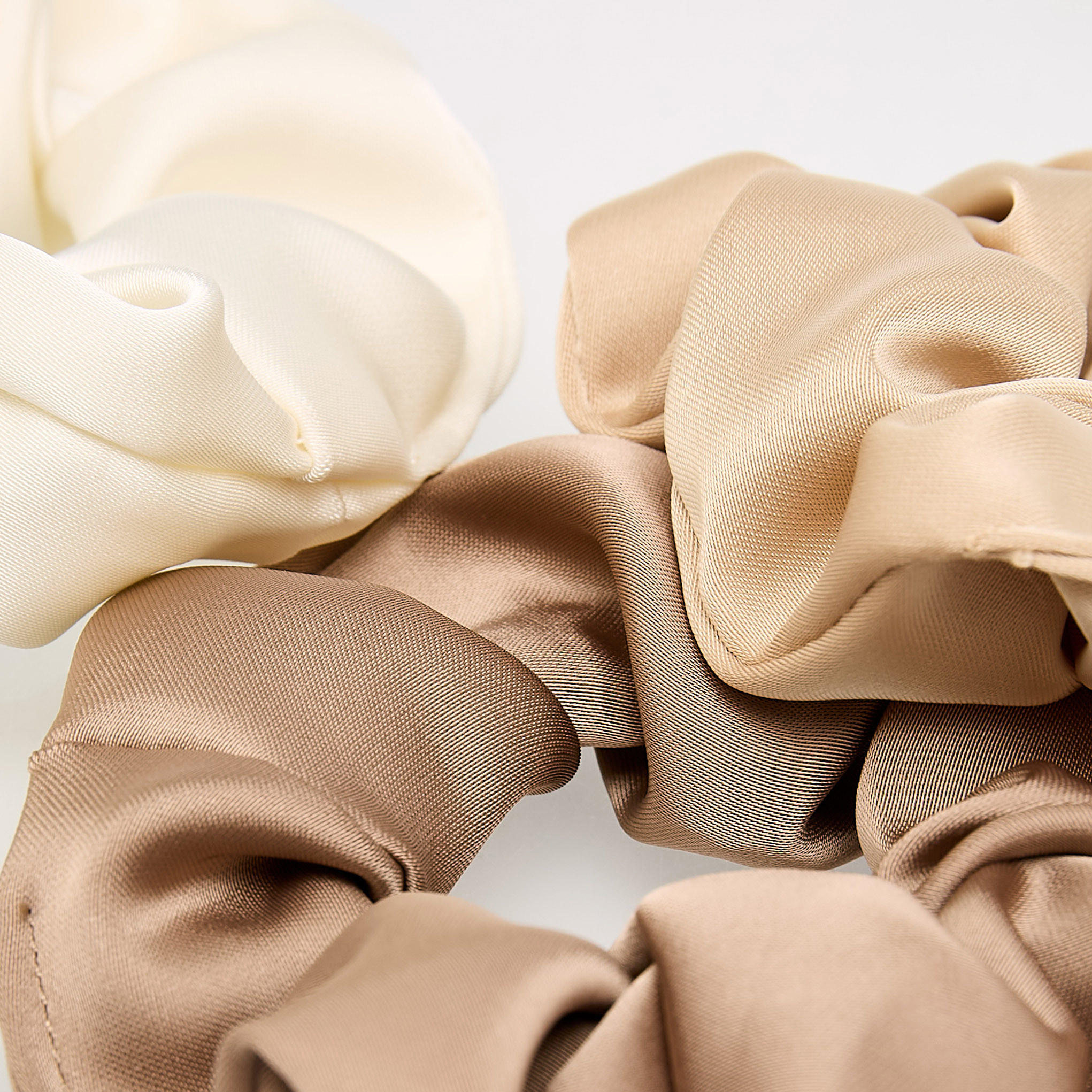 ربطات شعر سكرانشي - عبوة 3 قطع-women-hairaccessories-scrunchies-image-5