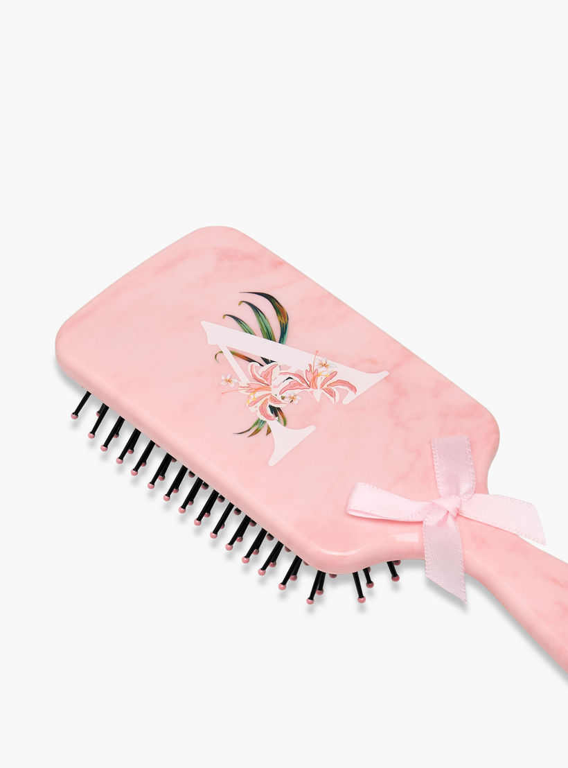 فرشاة شعر بطبعات حرف A-women-hairaccessories-brushesandcombs-image-4