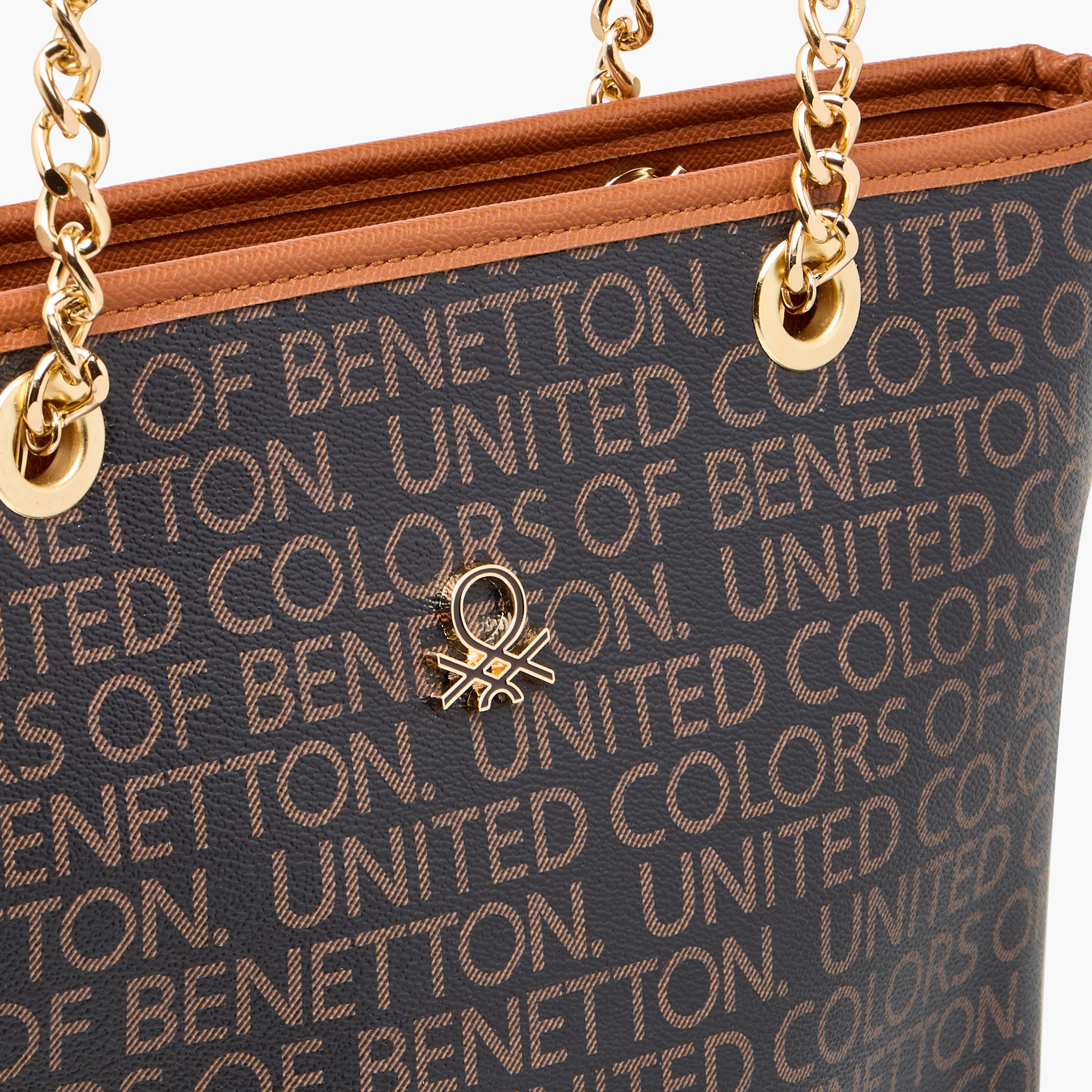 شنطة توتي بمقابض مزدوجة وطبعات مونوجرام من يو سي بي-women-bagsandwallets-handbags-image-5