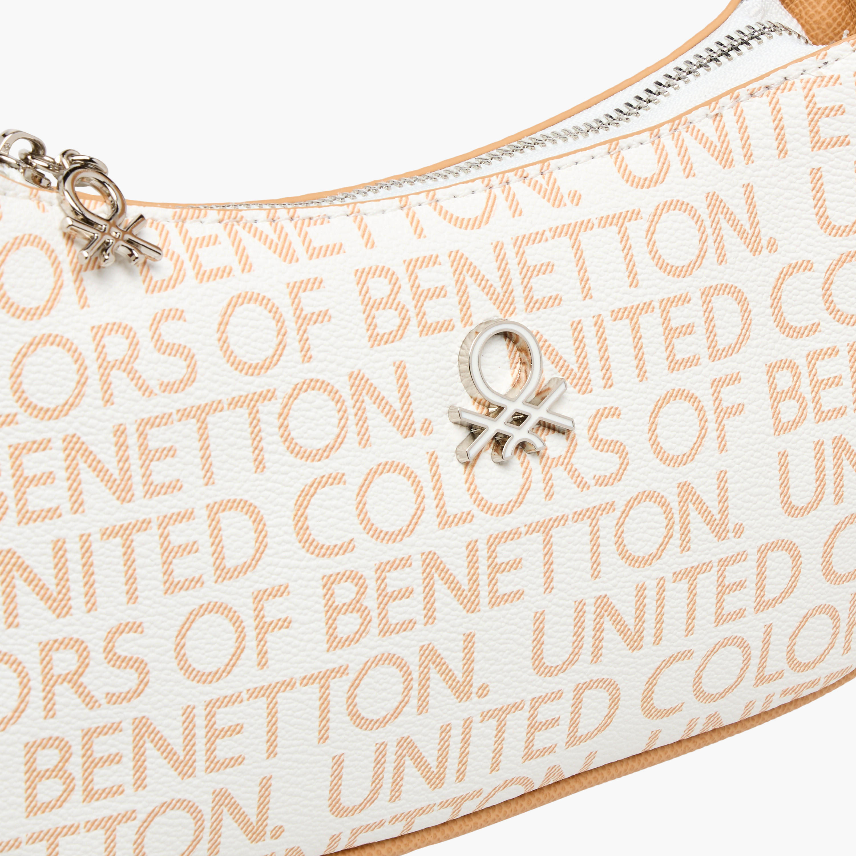 شنطة كروس بطبعات شعار مع حزام قابل للتعديل من يو سي بي-women-bagsandwallets-handbags-image-5