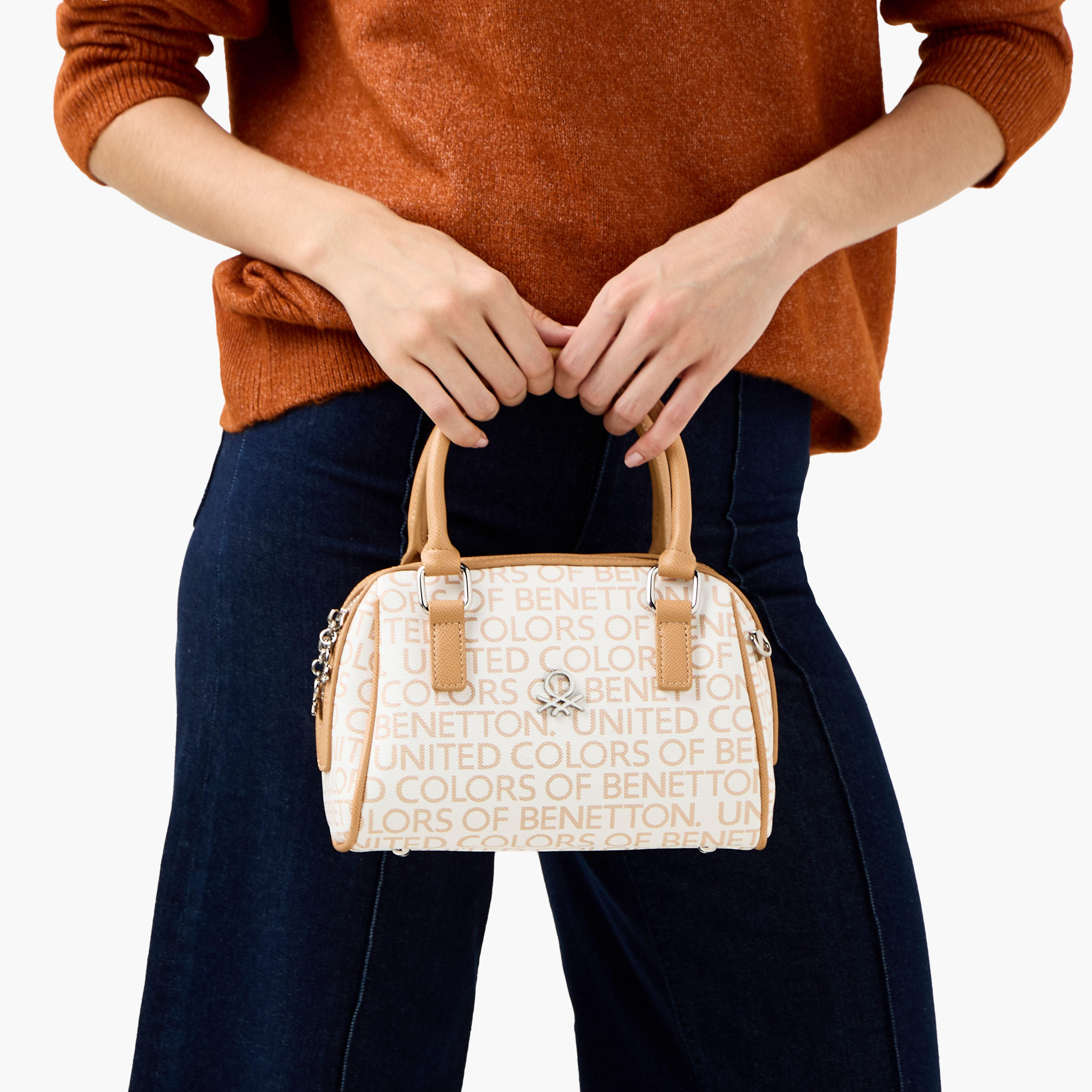 شنطة توتي بطبعات مونوجرام مع حزام قابل للفصل من يو سي بي-women-bagsandwallets-handbags-image-2