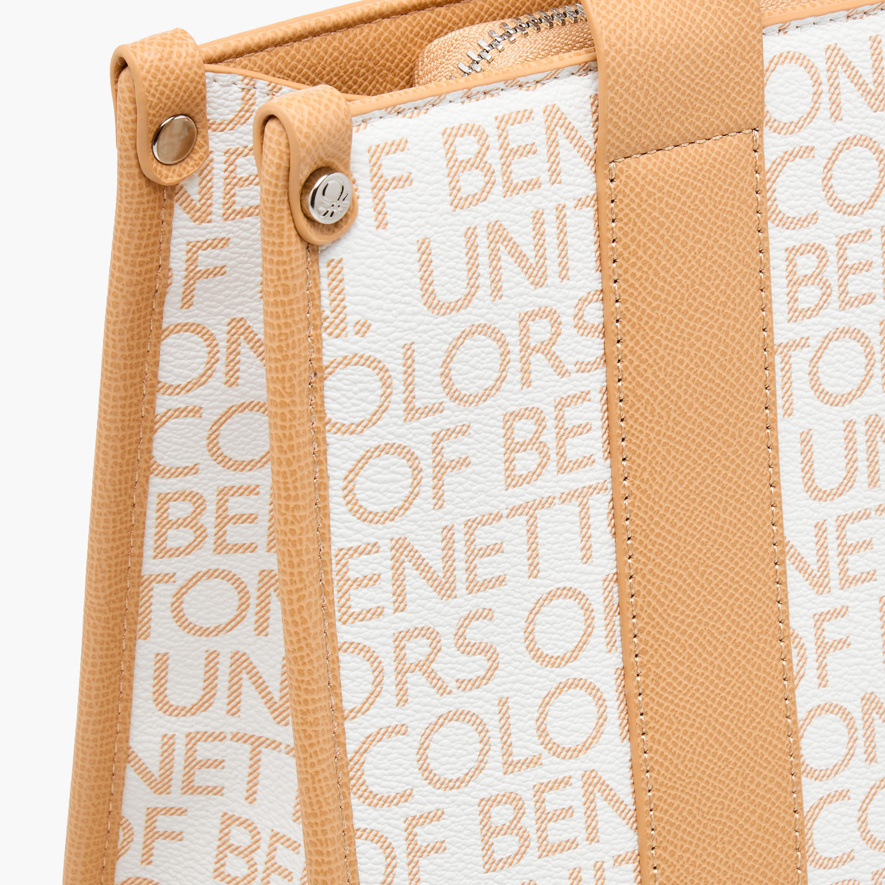 شنطة توتي بحزام قابل للفصل وطبعات مونوجرام من يو سي بي-women-bagsandwallets-handbags-image-6