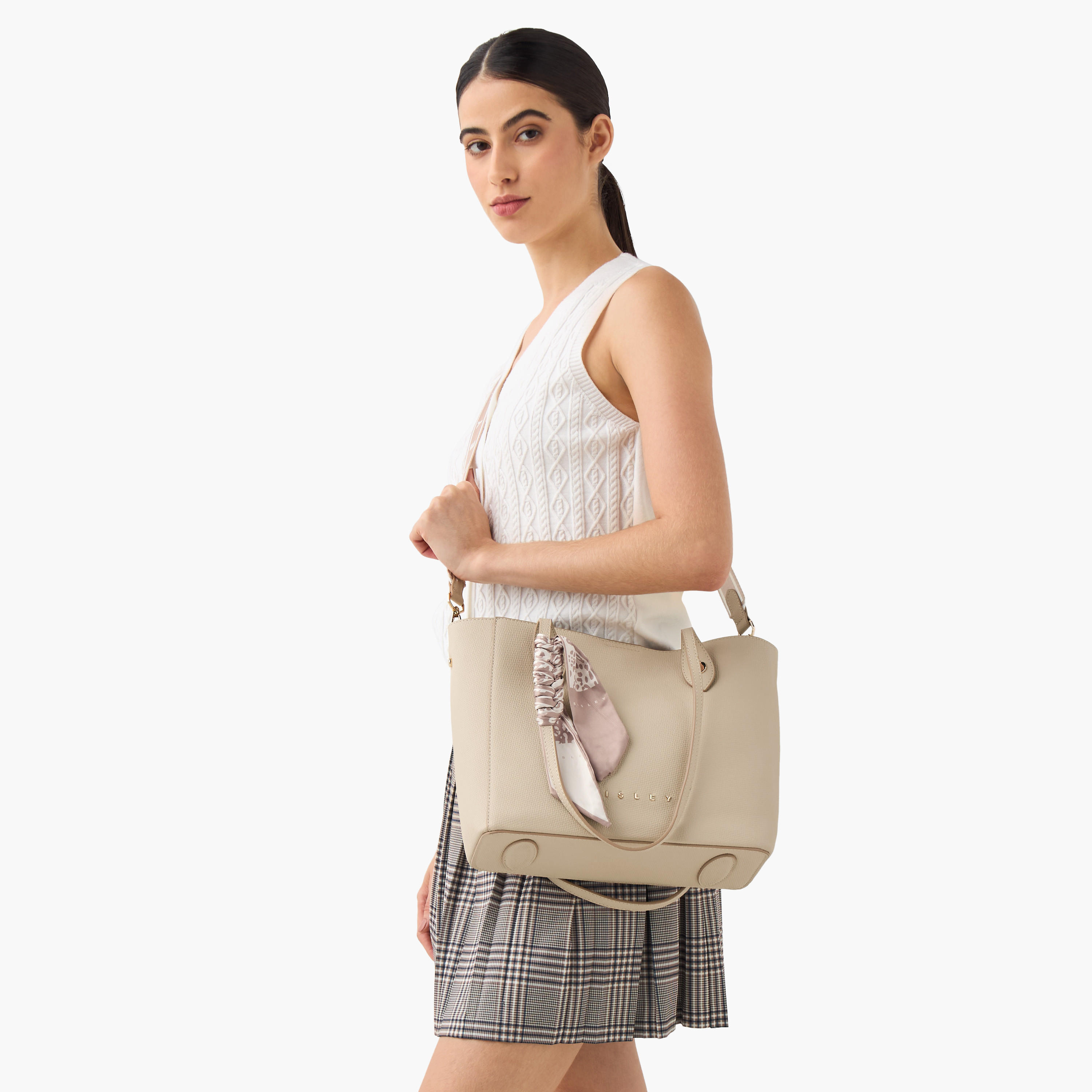 شنطة توت بارزة الملمس بتفاصيل وشاح من سيسلي-women-bagsandwallets-handbags-image-2