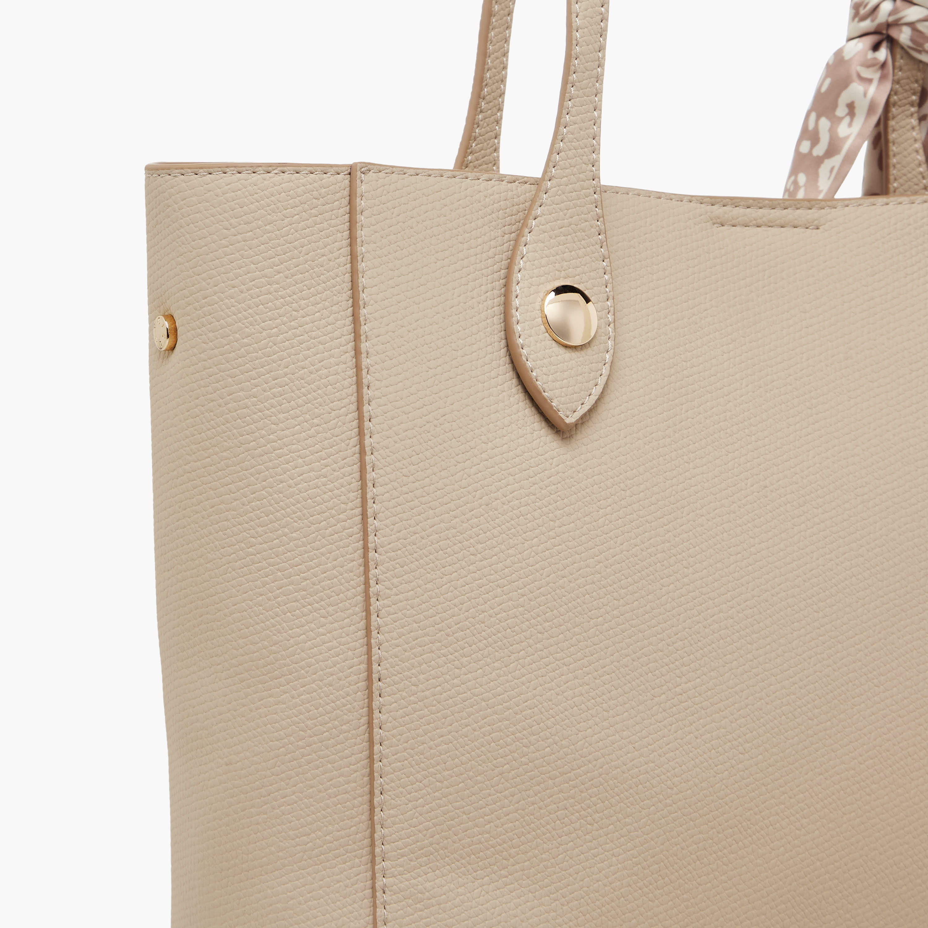 شنطة توت بارزة الملمس بتفاصيل وشاح من سيسلي-women-bagsandwallets-handbags-image-6