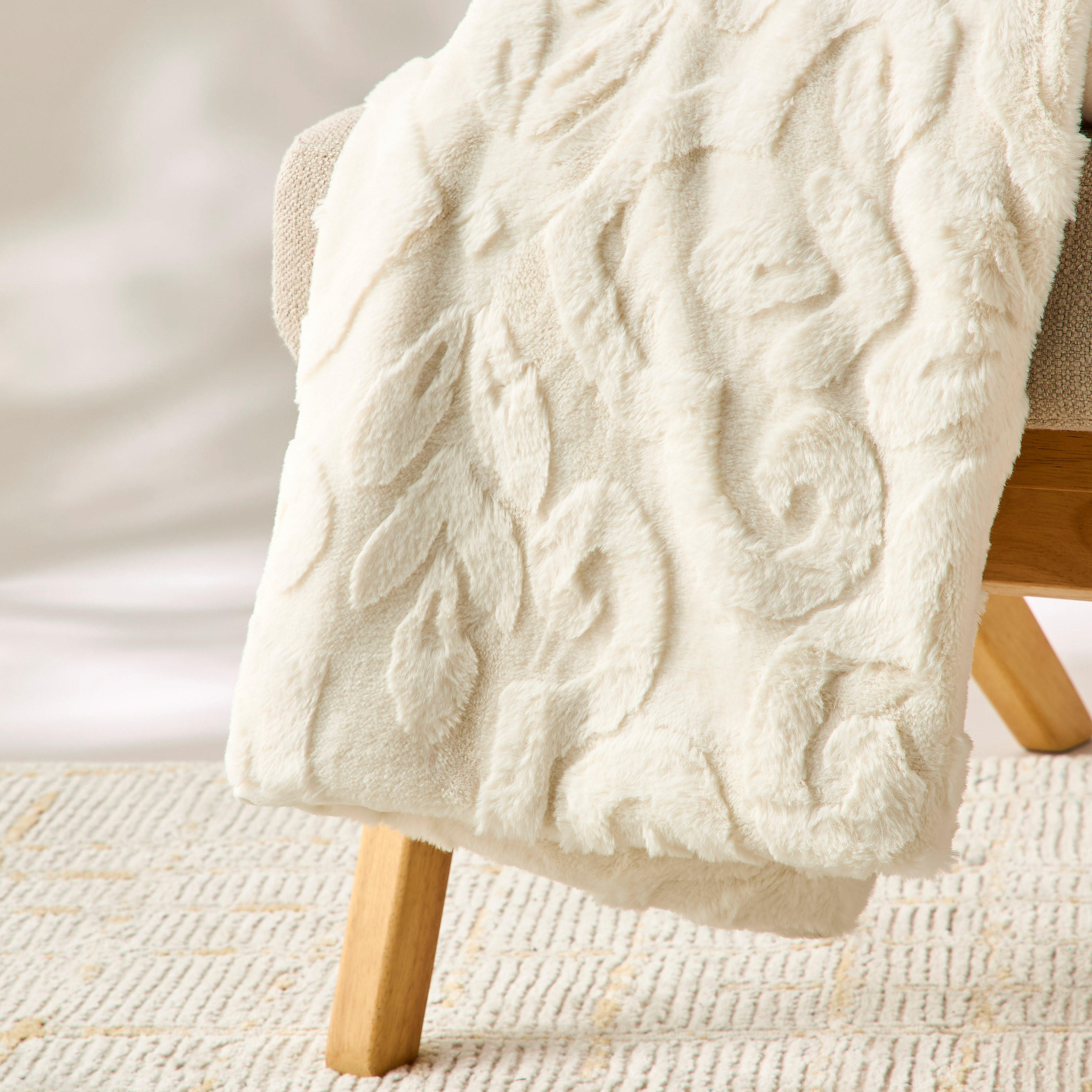 Gia Como - Jacquard Throw Rabbit Fur - Ivory -household-cushionsandthrows-throwsandblankets-throws-image-4
