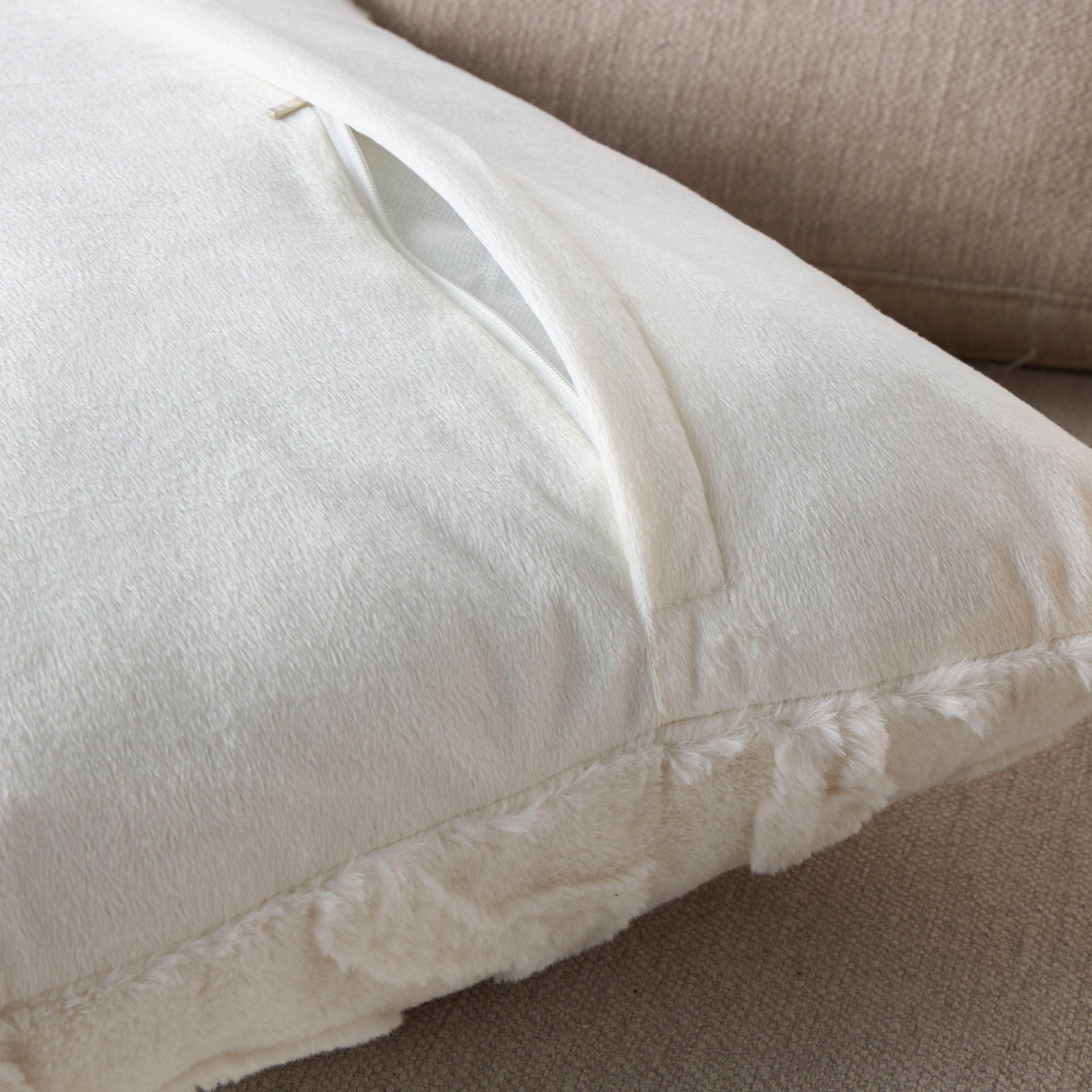 Gia Como - Jacquard Cushion Rabbit Fur - Ivory-household-cushionsandthrows-filledcushions-decorativecushions-image-4