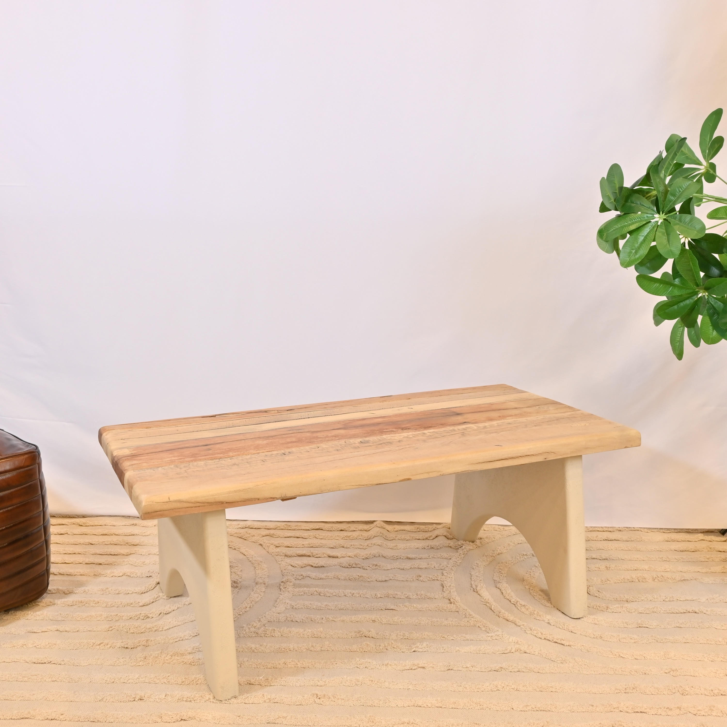 طاولة قهوة بسطح خشب صنعت بواسطة لايف ستايل-furniture-livingroom-coffeetables-image-1
