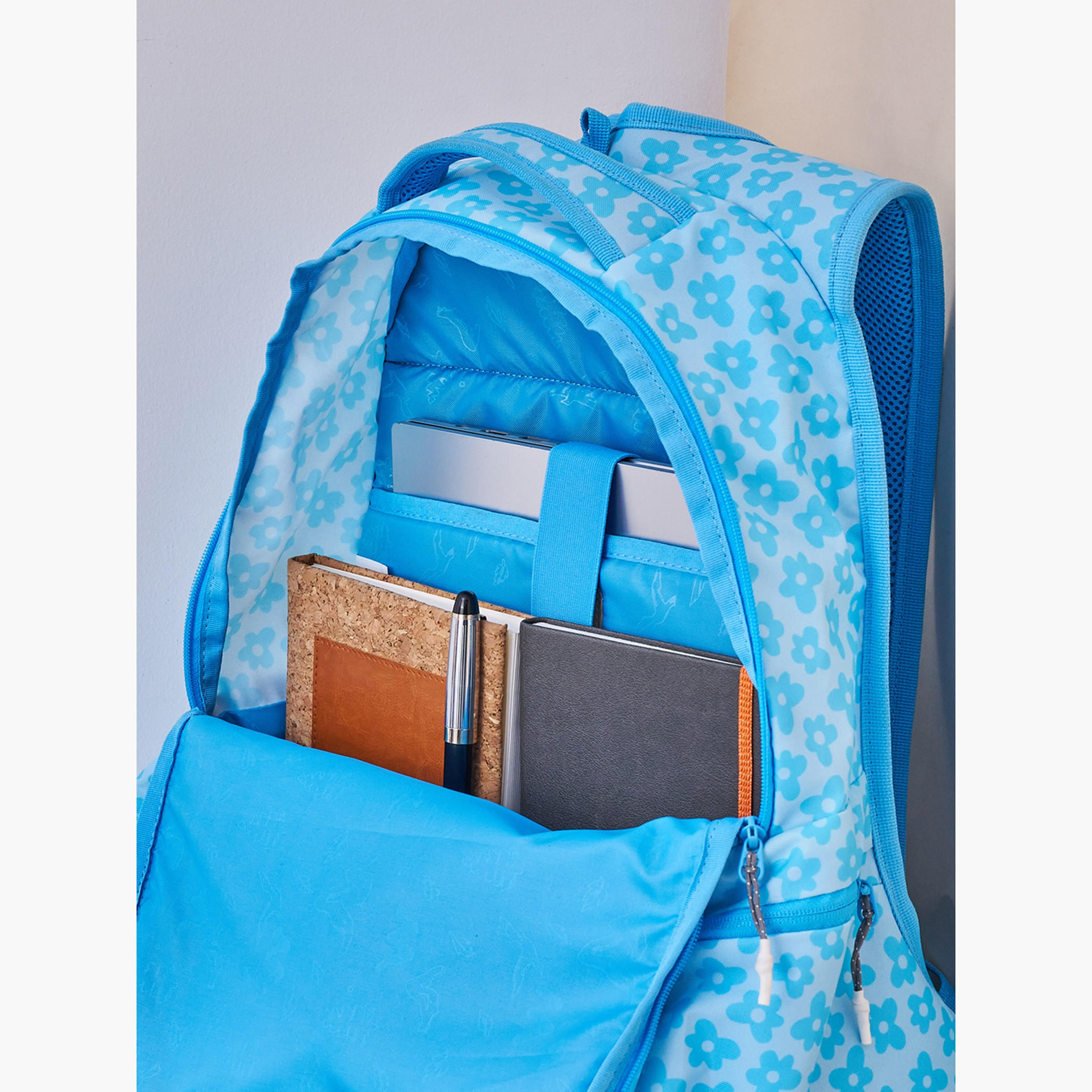 شنطة مدرسية بطبعات زهور مع شنطة نقود صغيرة من وايلدكرافت - 23×23×47 سم-school-bagsandbackpacks-backpacks-image-11
