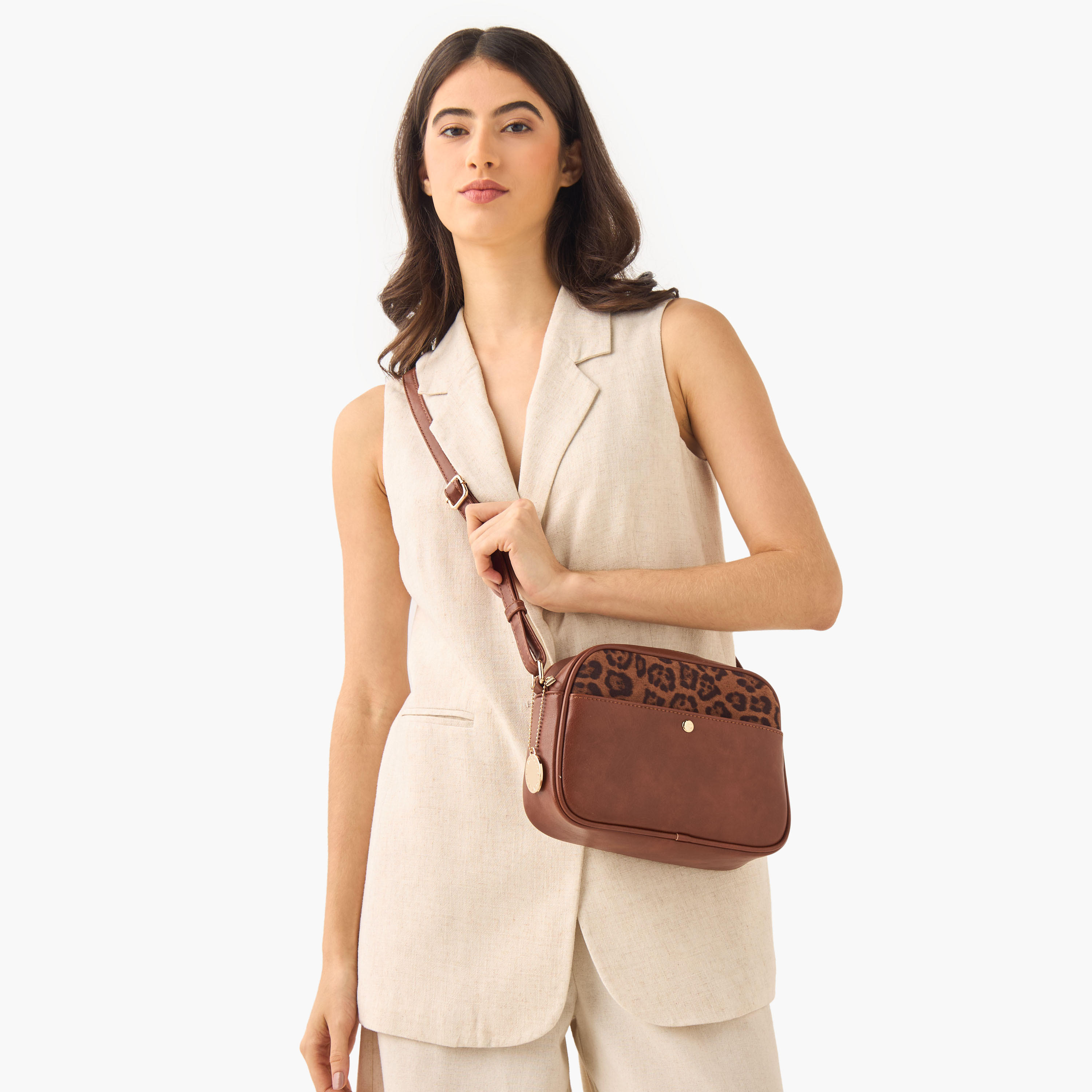 شنطة كروس بودي بملمس حيوانات وحزام قابل للتعديل من مارينا جالانتي-women-bagsandwallets-handbags-image-2