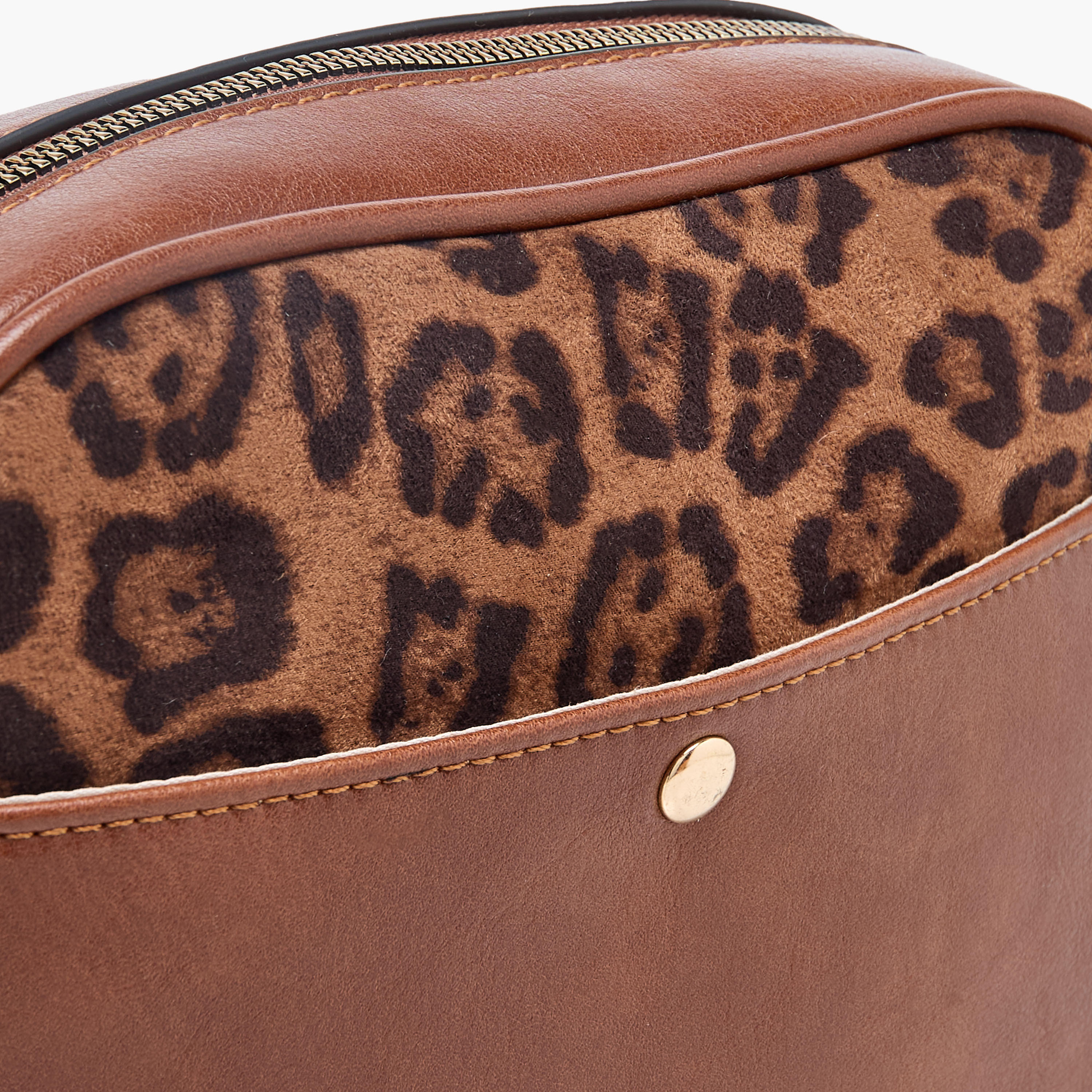 شنطة كروس بودي بملمس حيوانات وحزام قابل للتعديل من مارينا جالانتي-women-bagsandwallets-handbags-image-5
