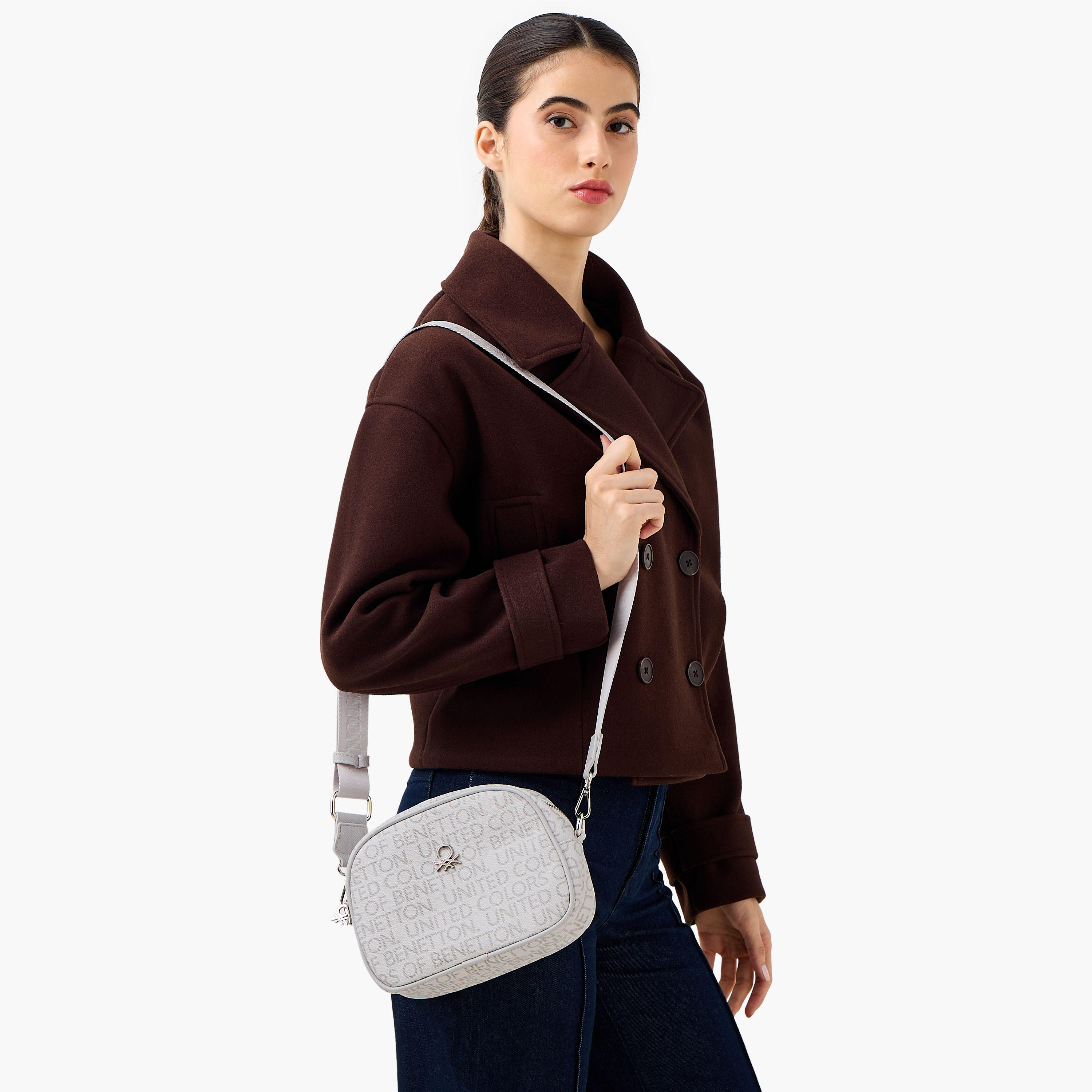 شنطة كروس بودي بحزام قابل للتعديل وطبعات شعار من يو سي بي-women-bagsandwallets-handbags-image-2