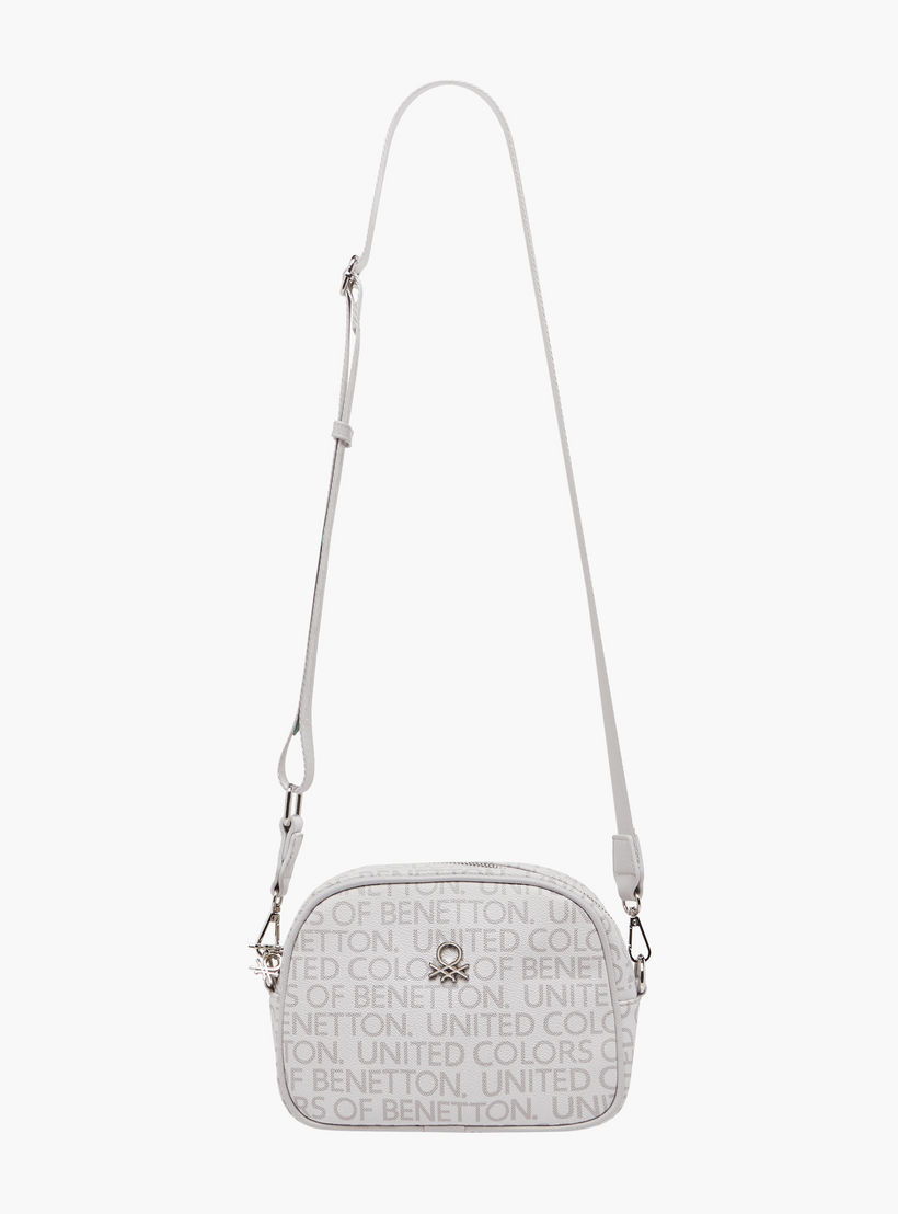 شنطة كروس بودي بحزام قابل للتعديل وطبعات شعار من يو سي بي-women-bagsandwallets-handbags-image-3