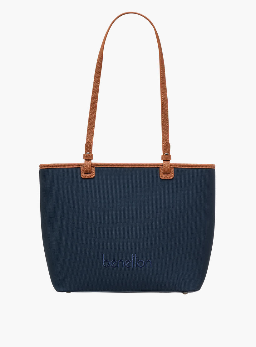 شنطة توت بتفاصيل شعار بارز الملمس مع مقابض من يو سي بي-women-bagsandwallets-handbags-image-2