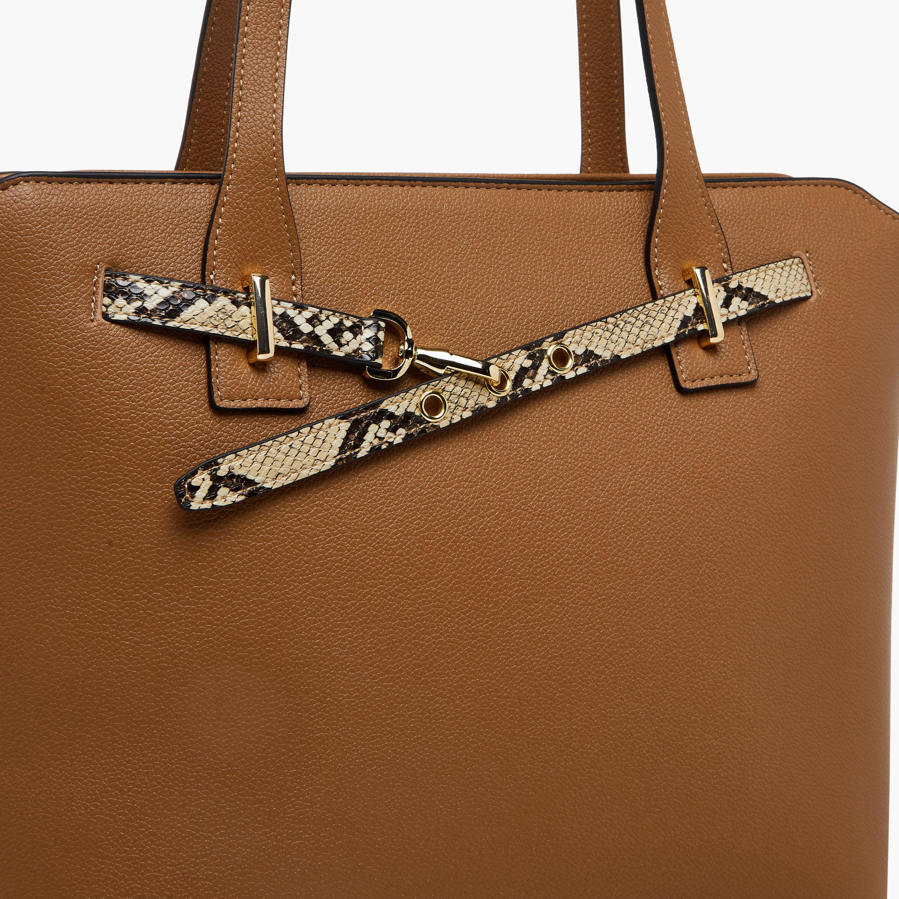 شنطة توتي بتفاصيل حزام حيوانات بارزة الملمس مع مقابض من ساشا-women-bagsandwallets-handbags-image-5